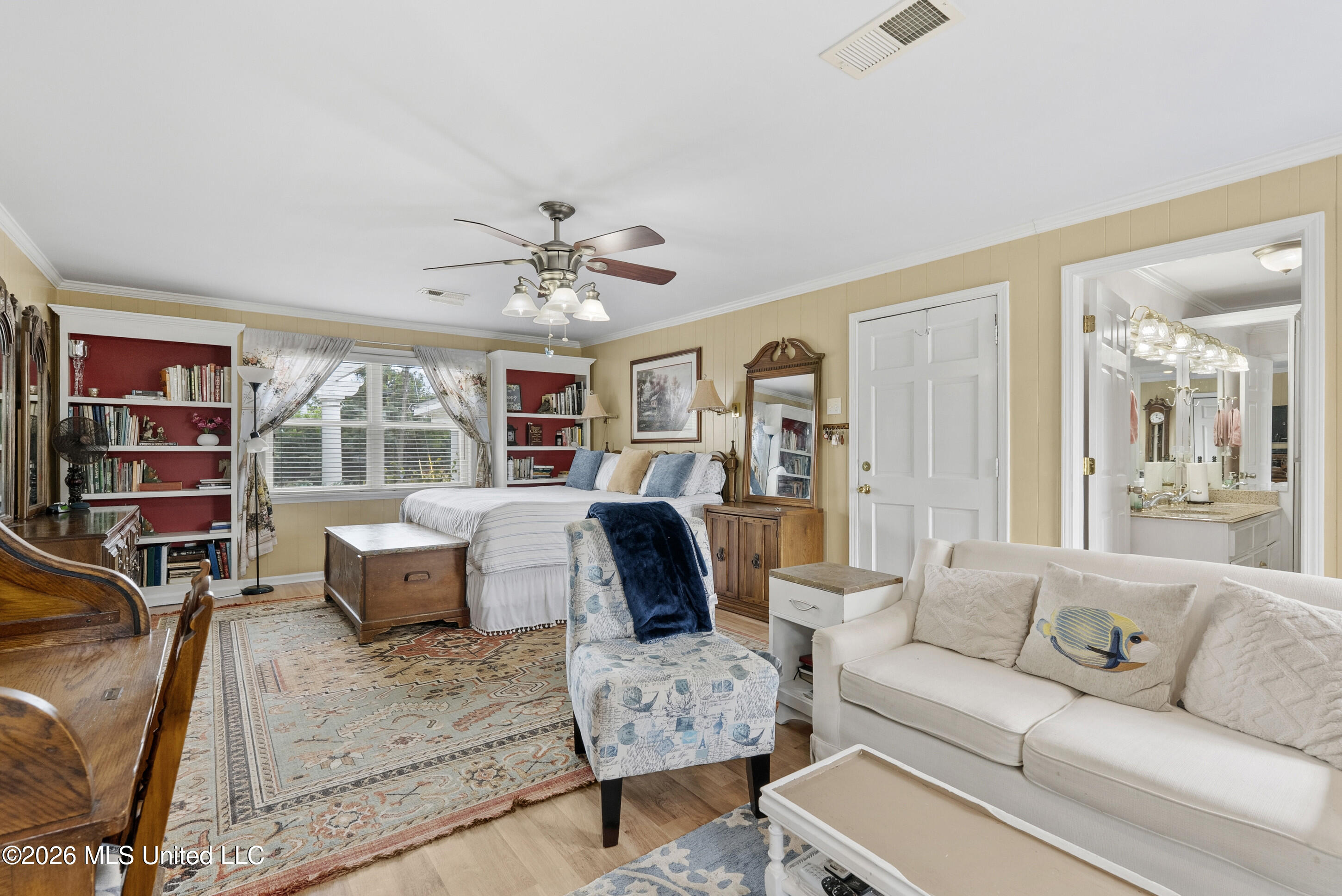 1070 King Road Property Photo 14
