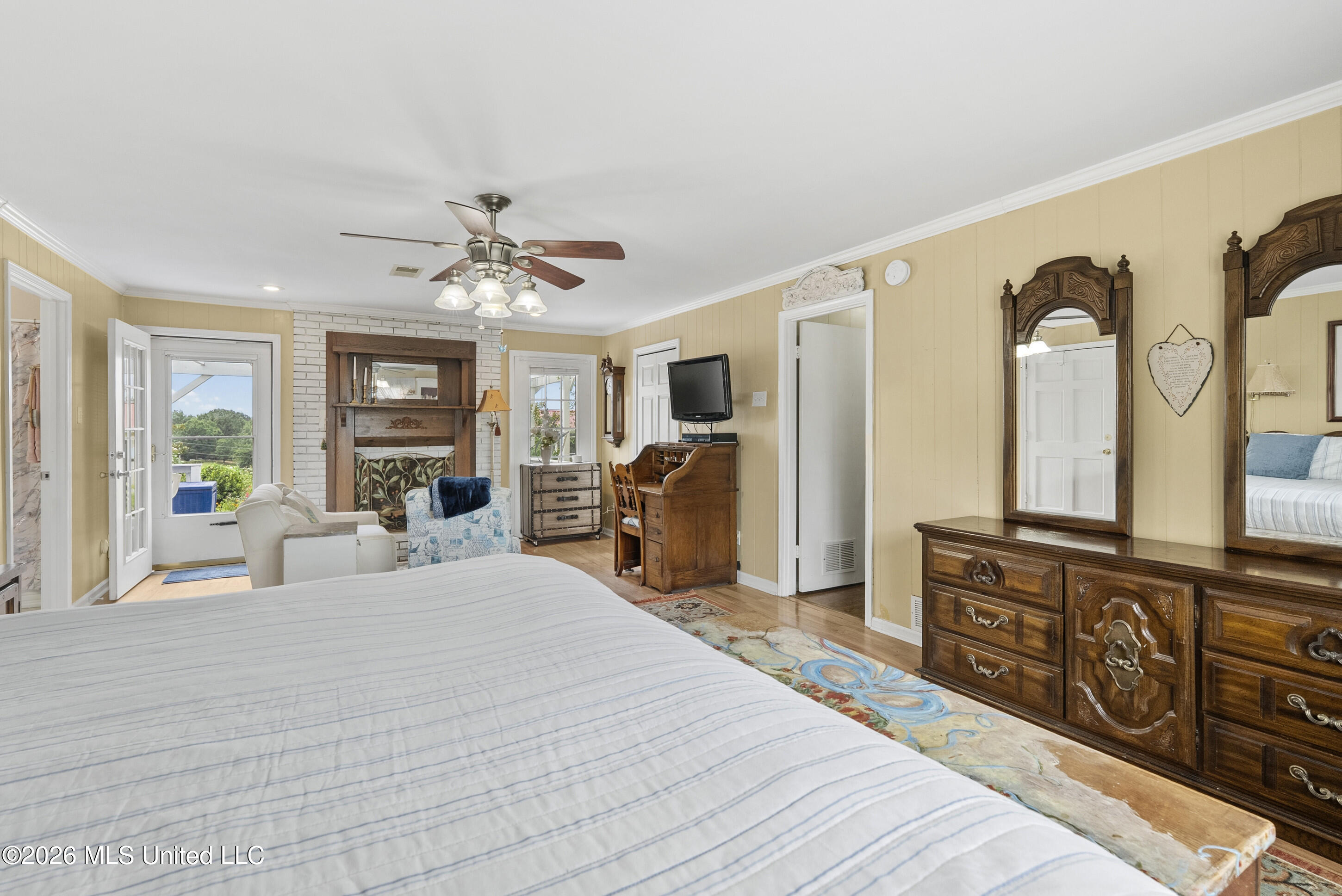 1070 King Road Property Photo 15