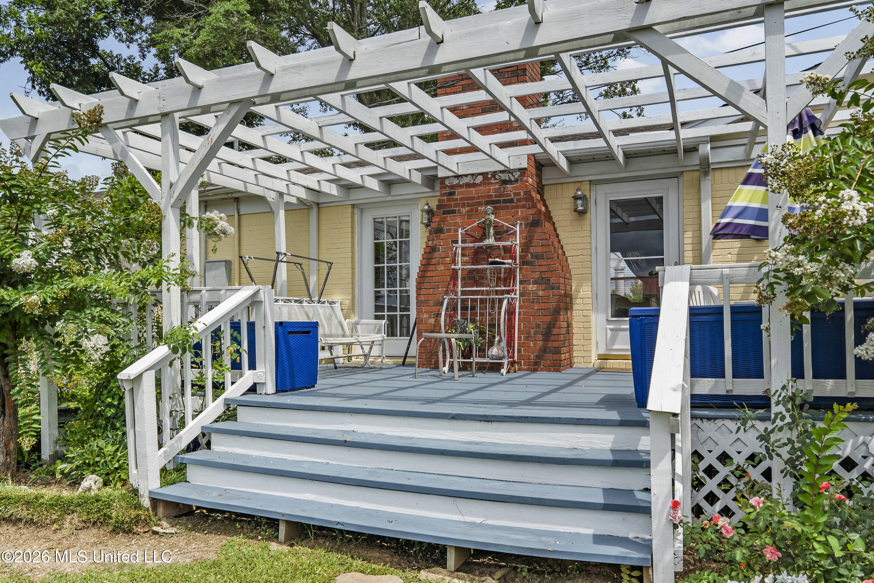 1070 King Road Property Photo 16