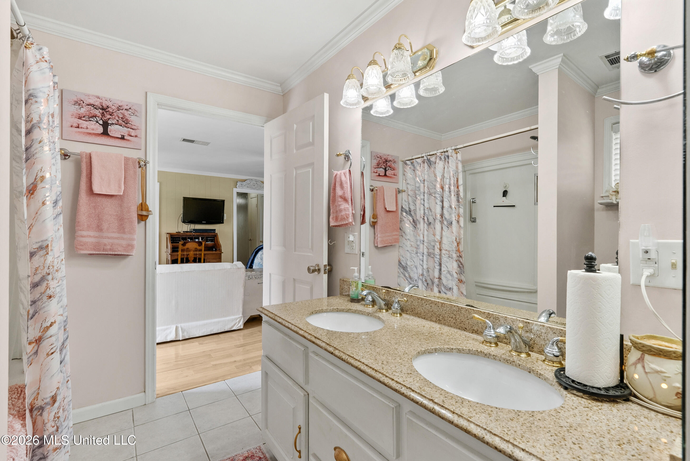 1070 King Road Property Photo 18