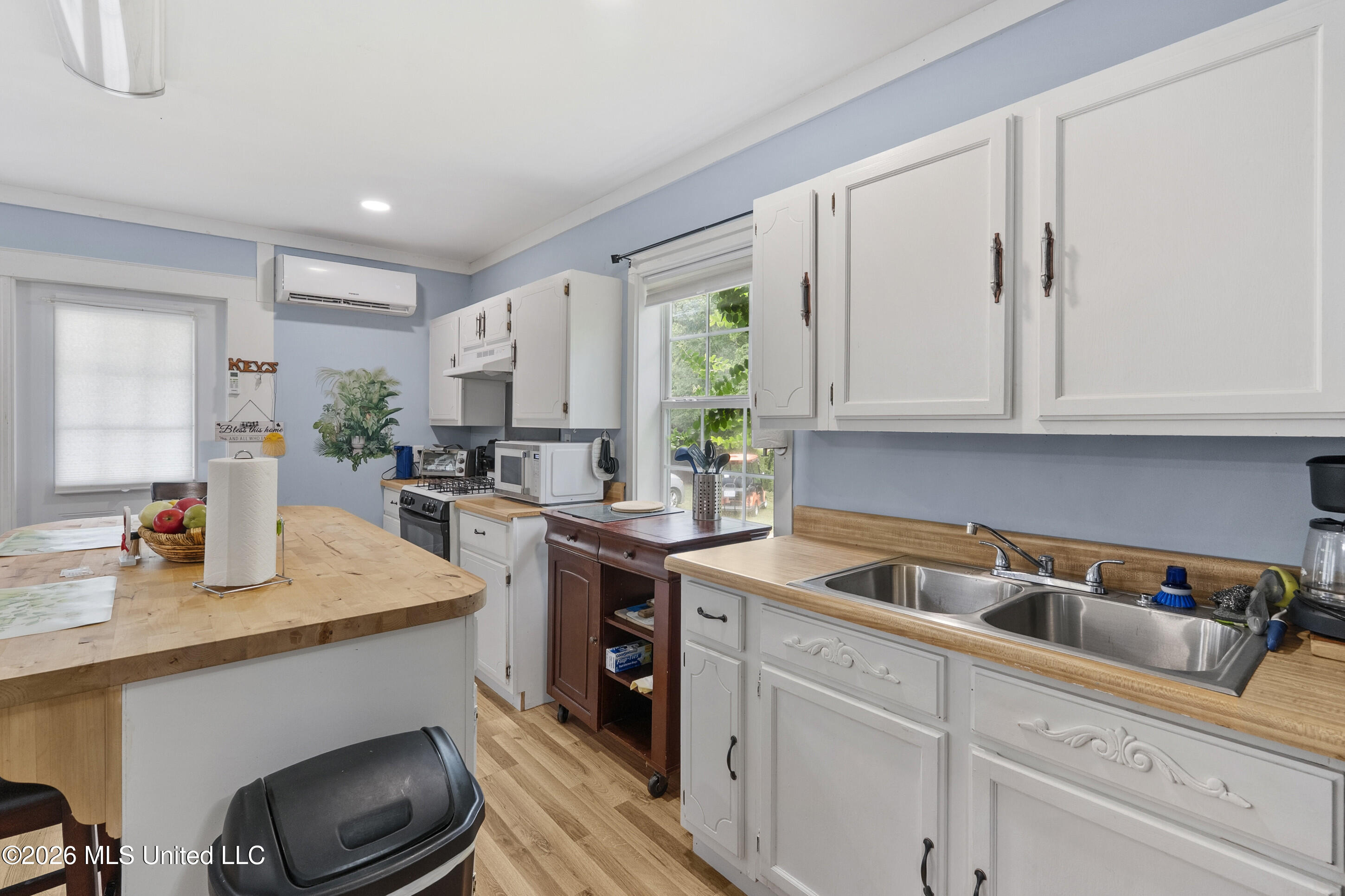 1070 King Road Property Photo 31
