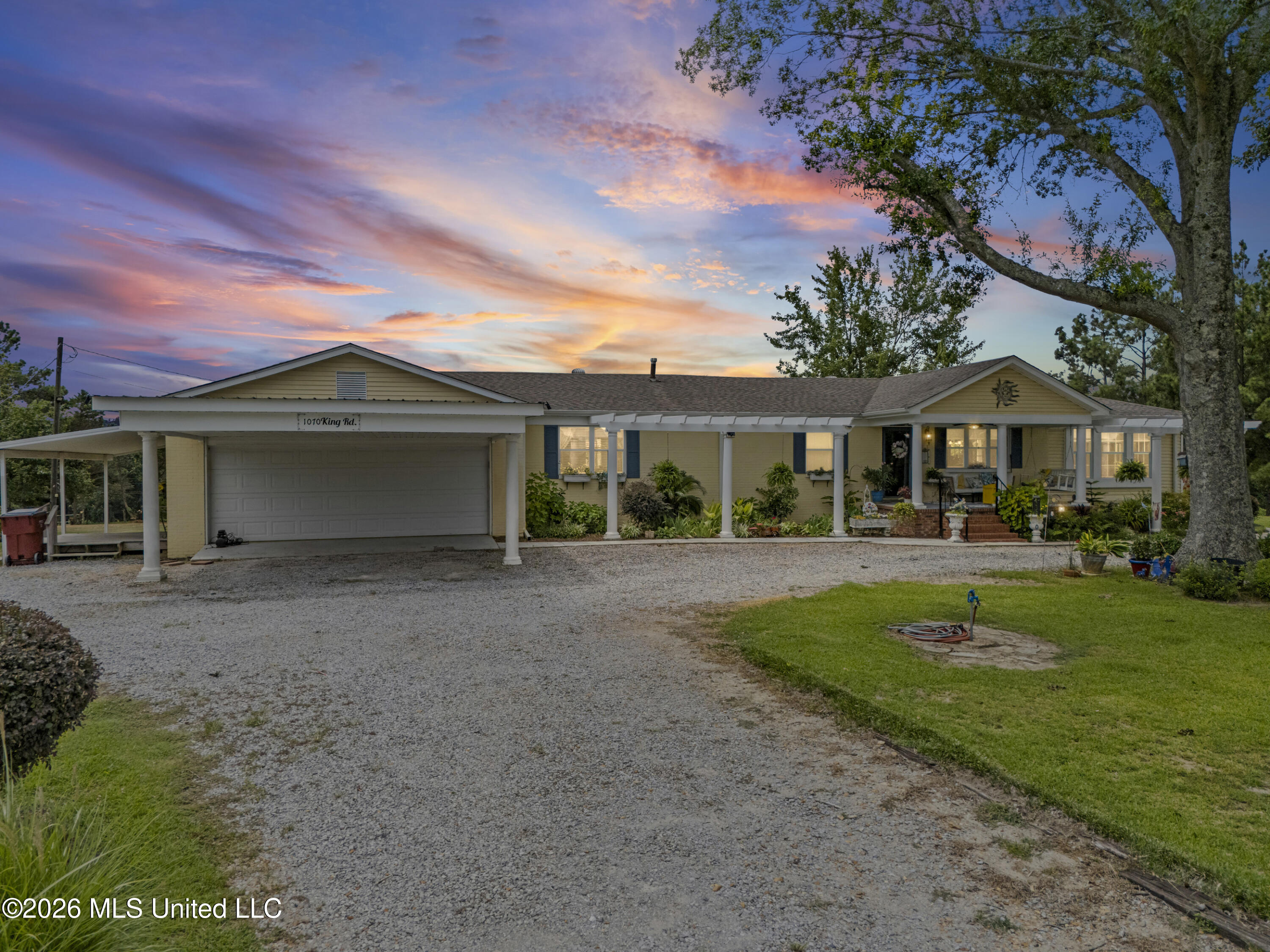 1070 King Road Property Photo 35