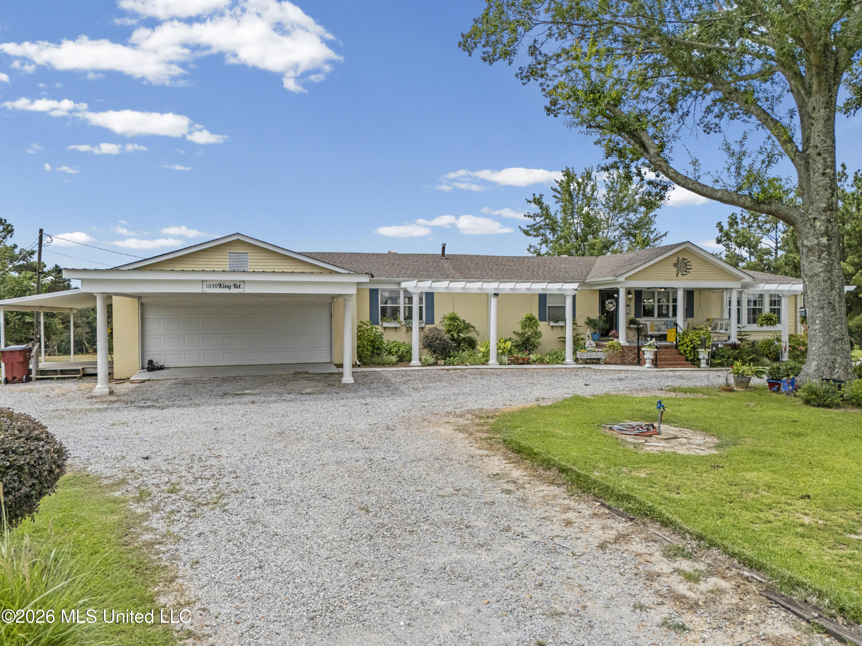 1070 King Road Property Photo 36