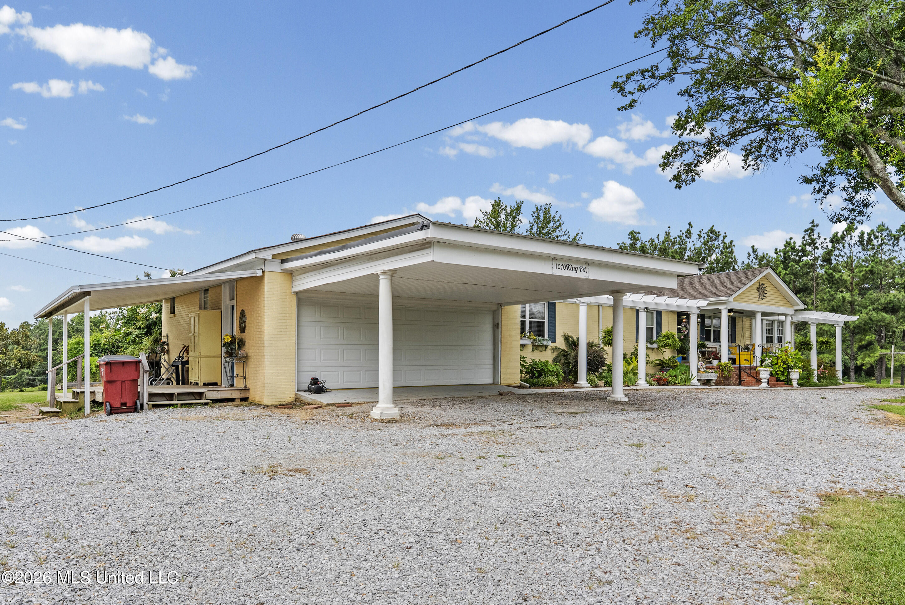 1070 King Road Property Photo 38