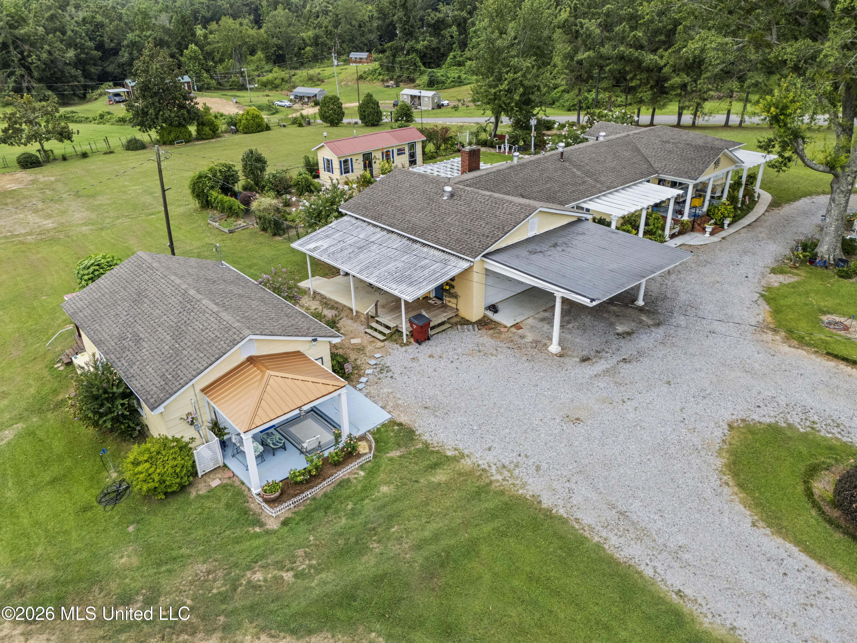 1070 King Road Property Photo 47