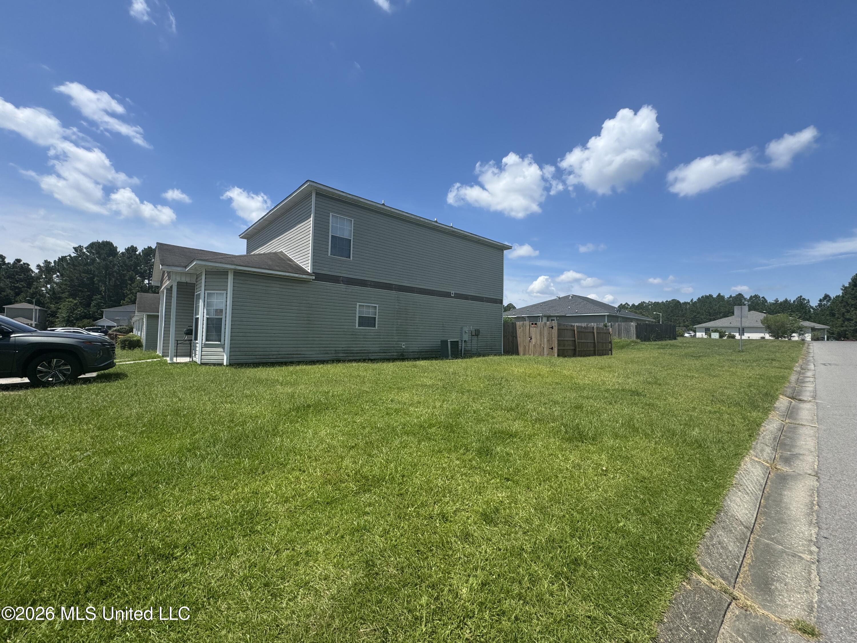 5347-5351 Quail Creek Circle Property Photo 3