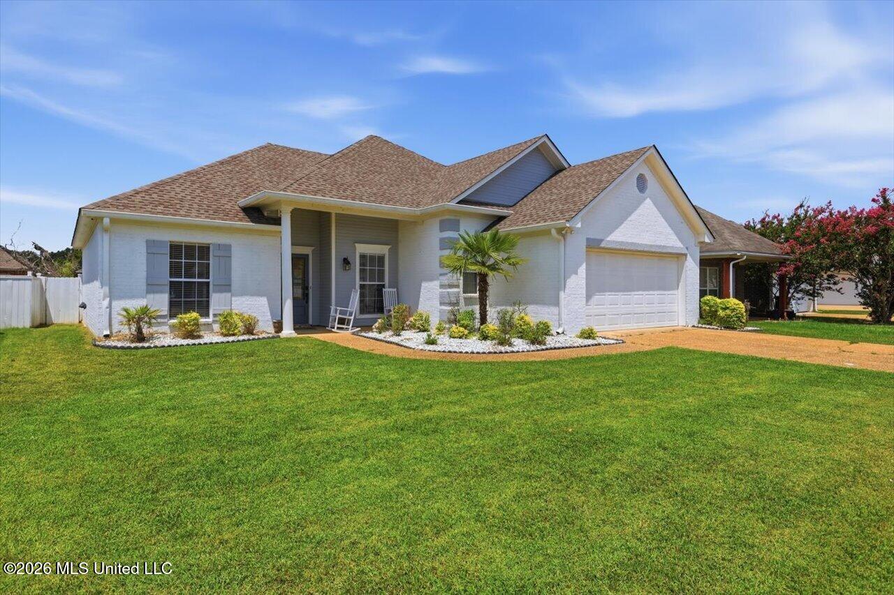 605 Shea Cove Property Photo 2