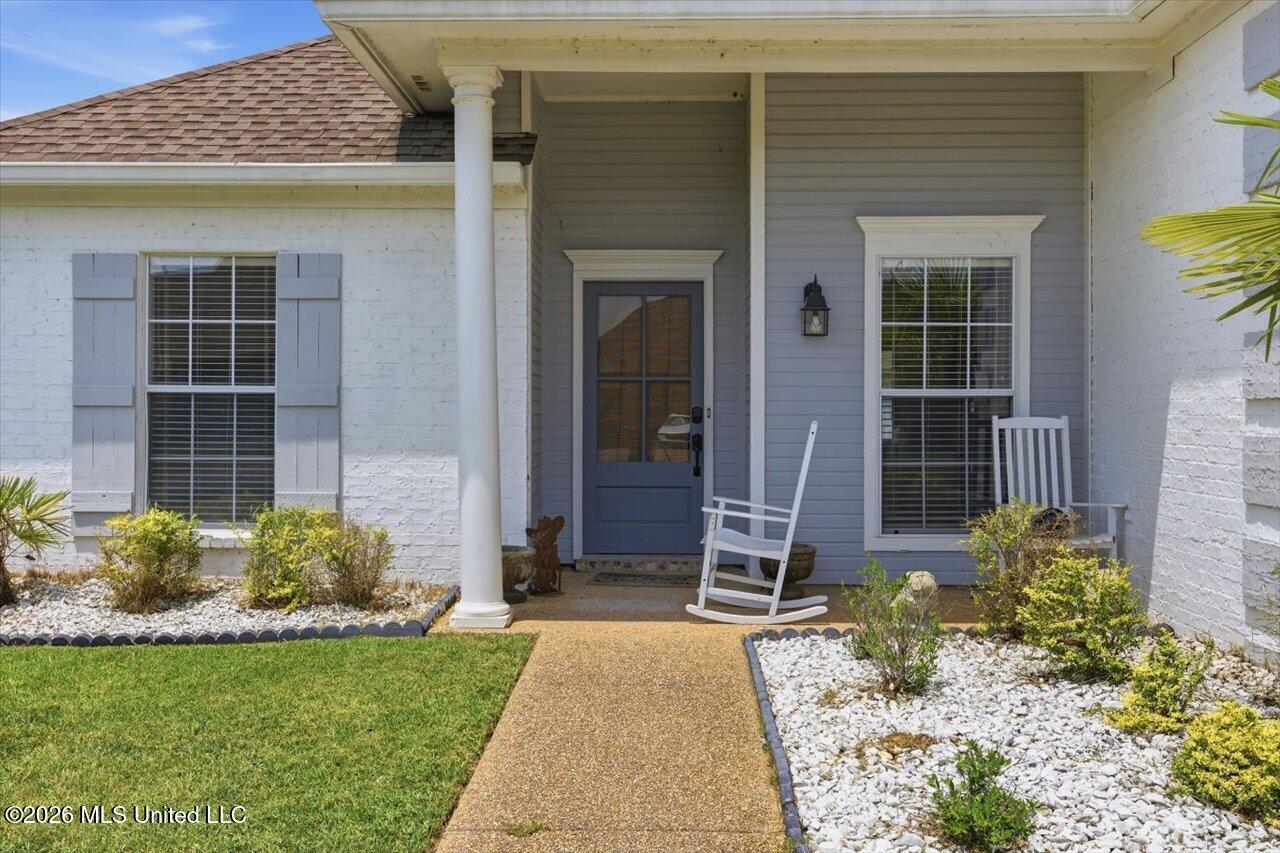605 Shea Cove Property Photo 4