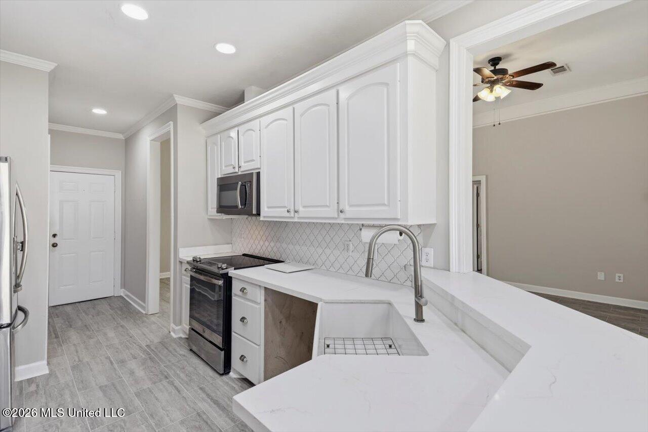 605 Shea Cove Property Photo 13