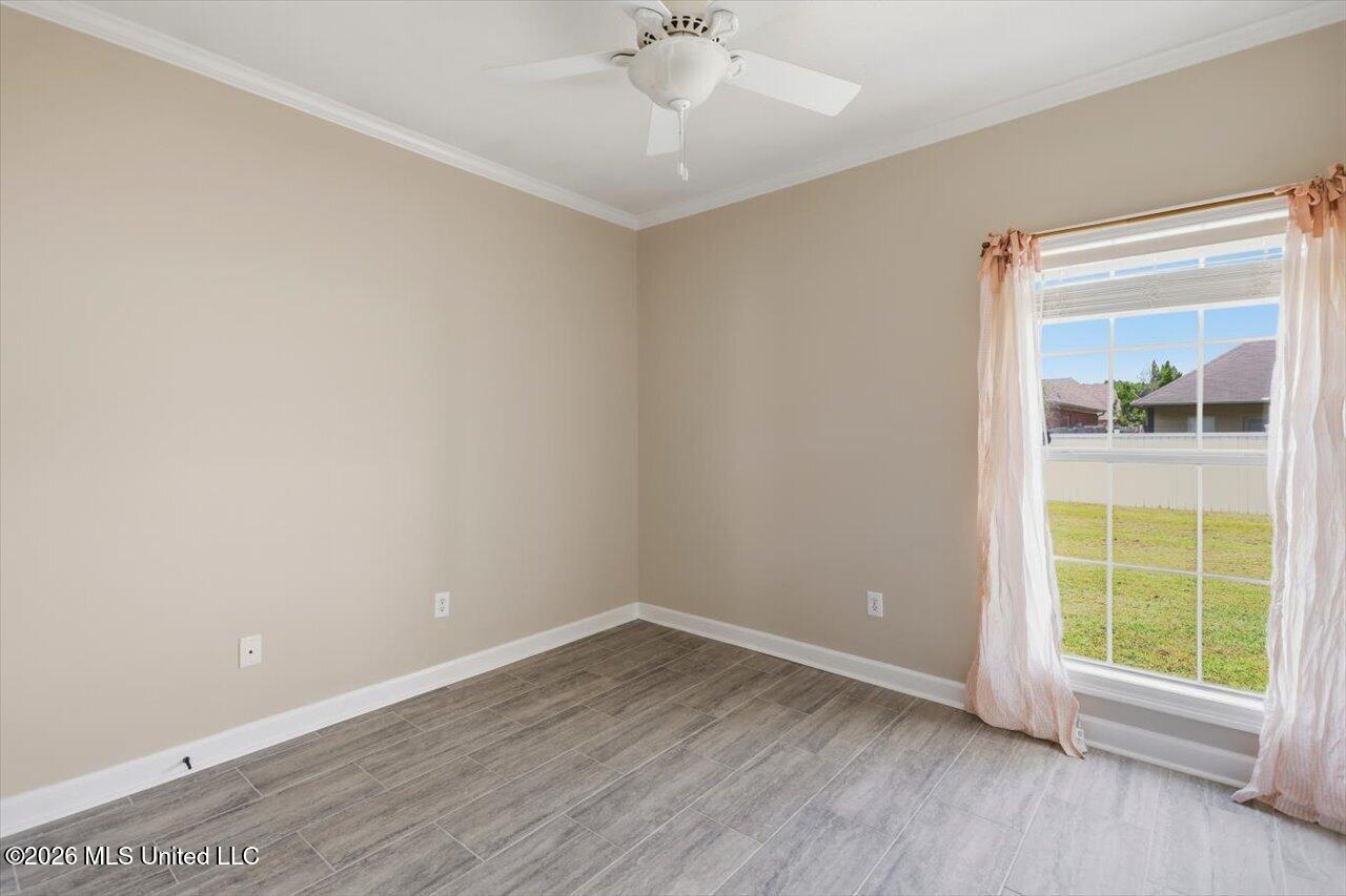 605 Shea Cove Property Photo 27