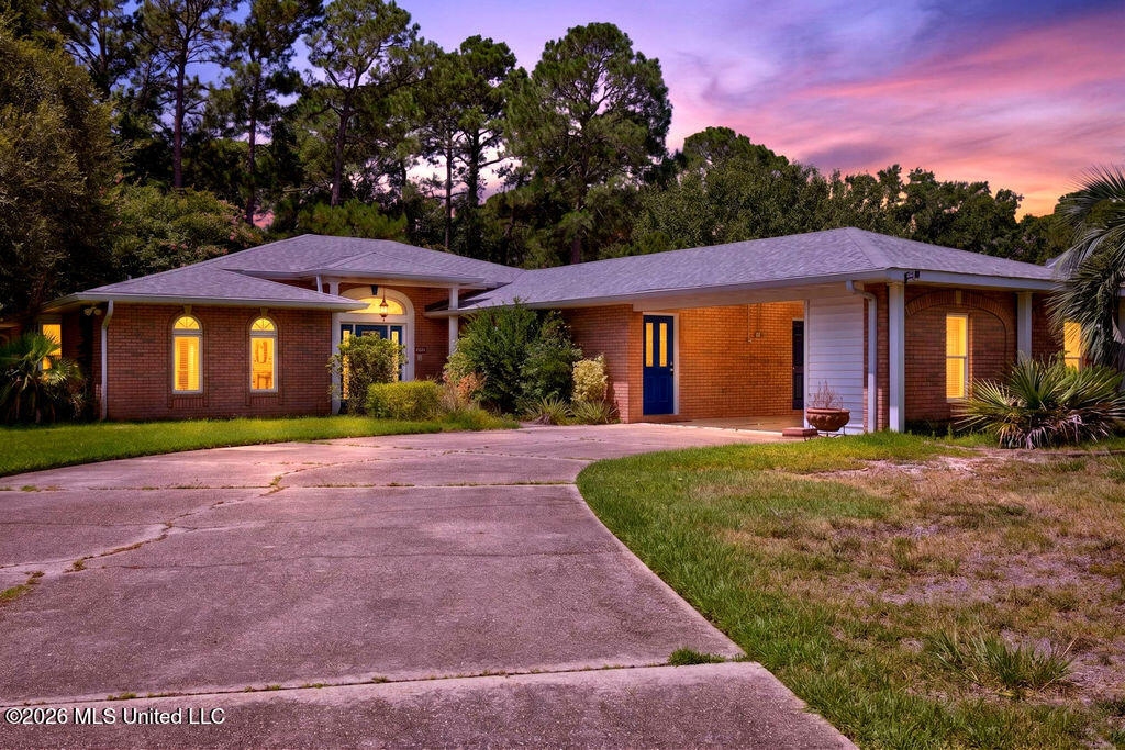 219 Tantallon Drive Property Photo 1