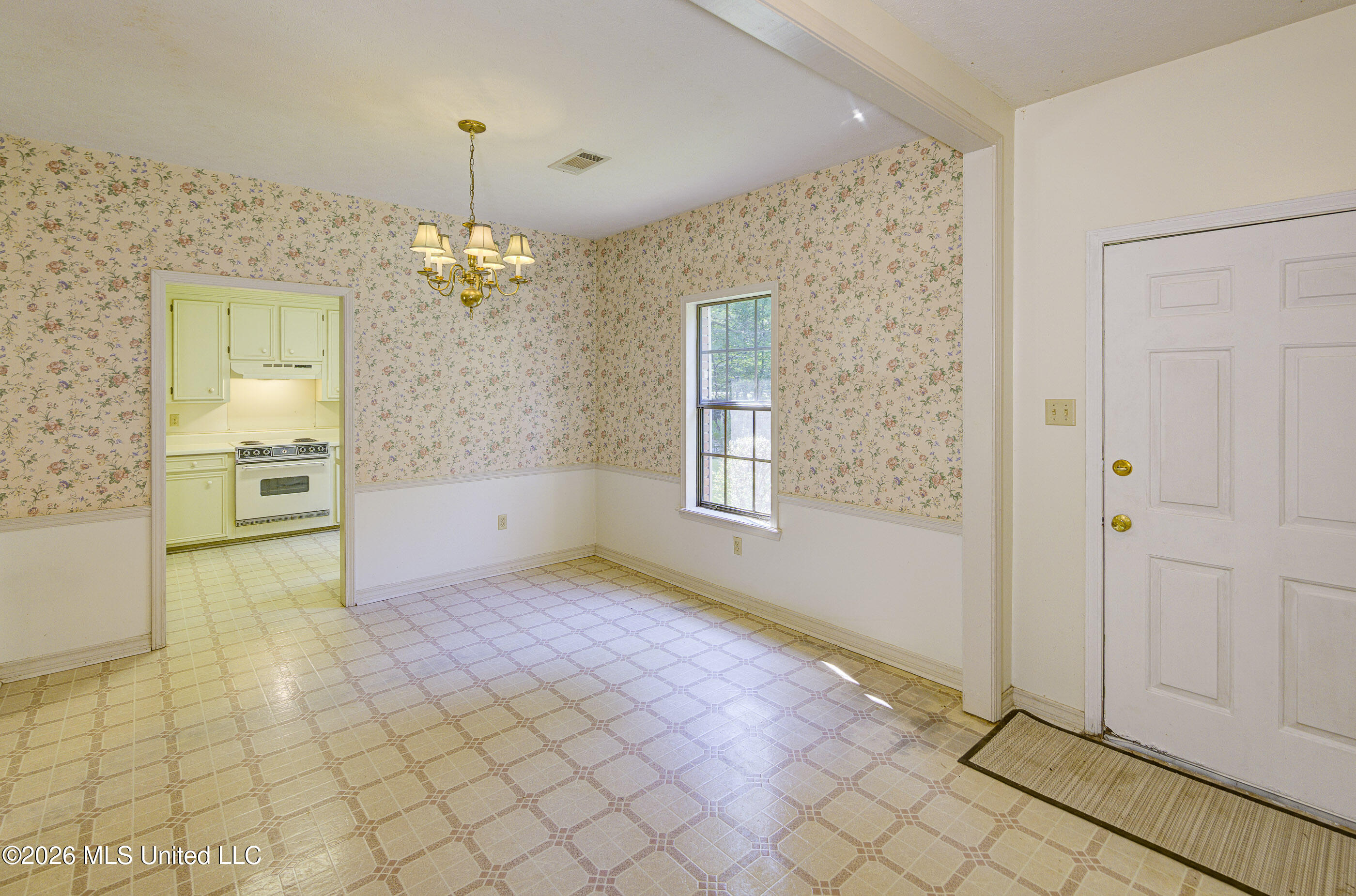103 Rebel Circle Property Photo 8