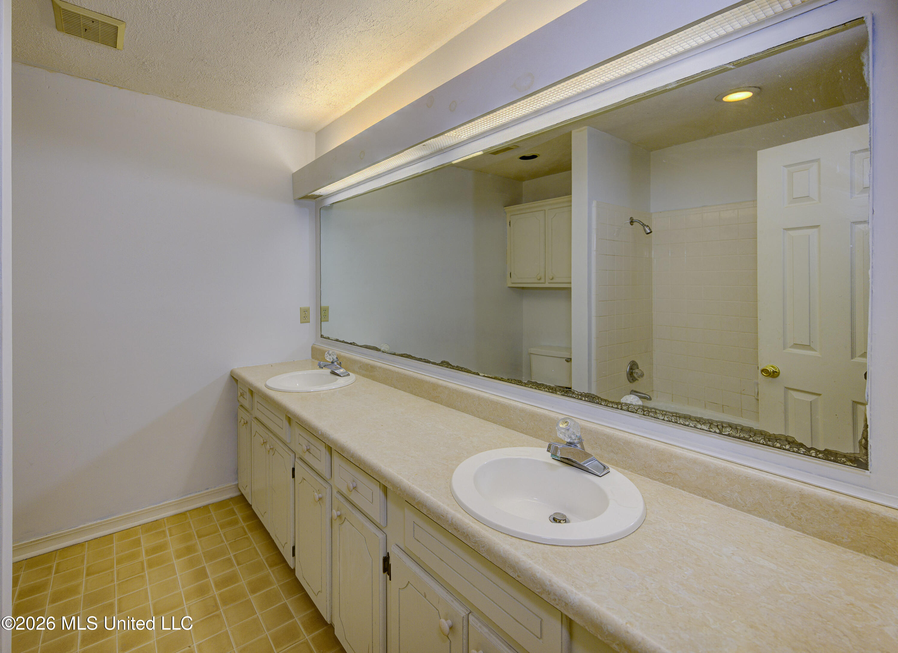 103 Rebel Circle Property Photo 28