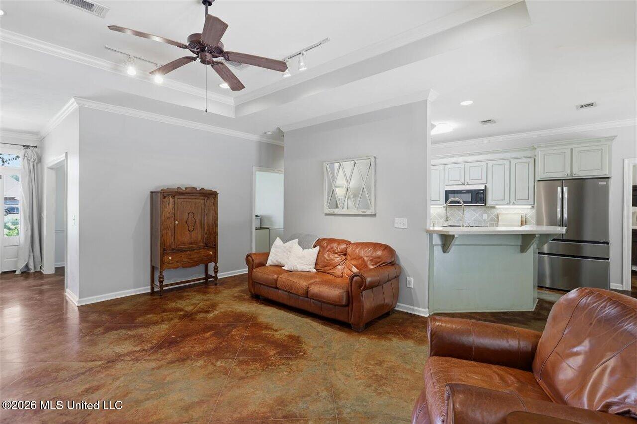 108 Bluebird Cove Property Photo 9