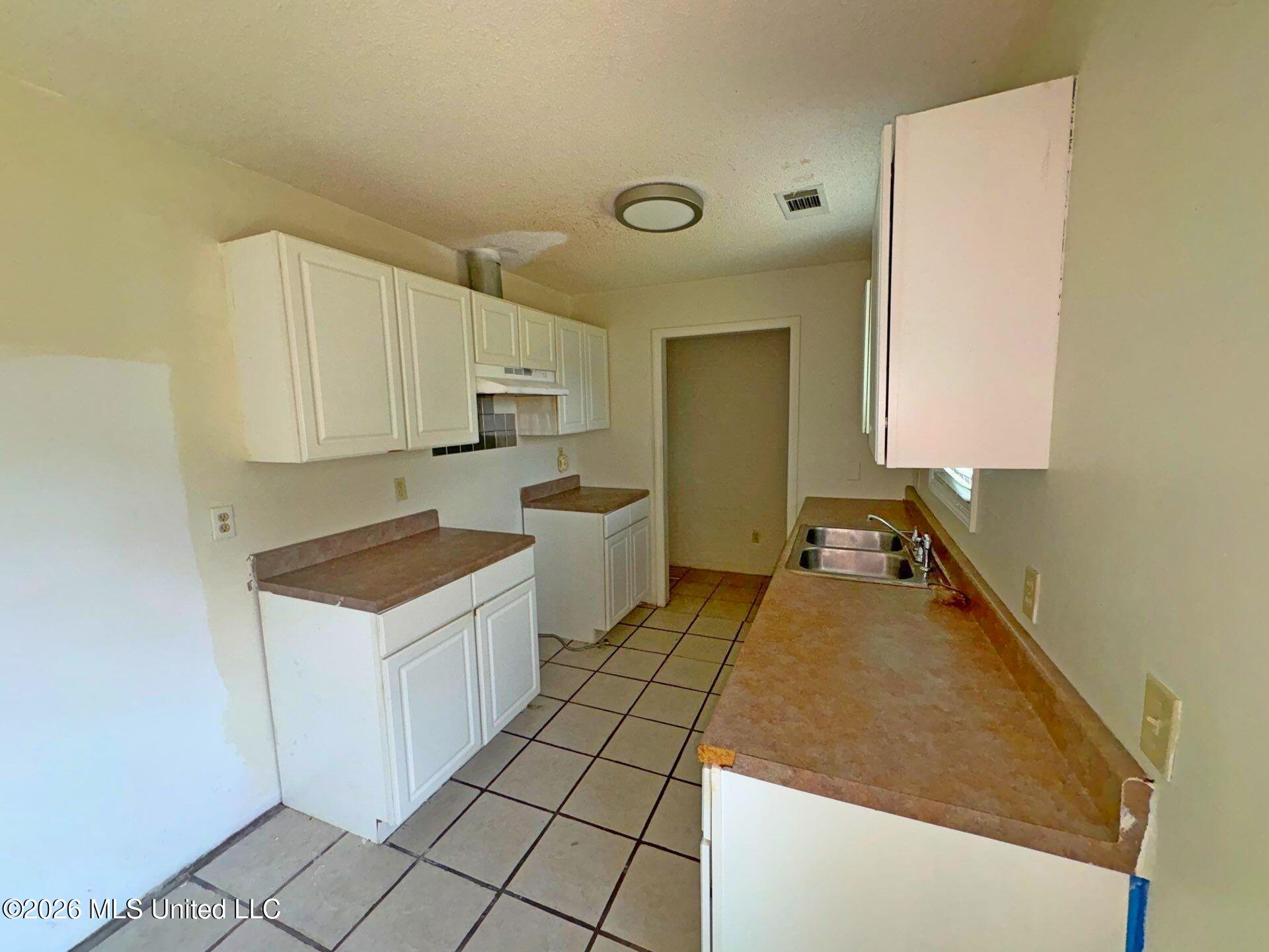 911 Edwards Street Property Photo 2