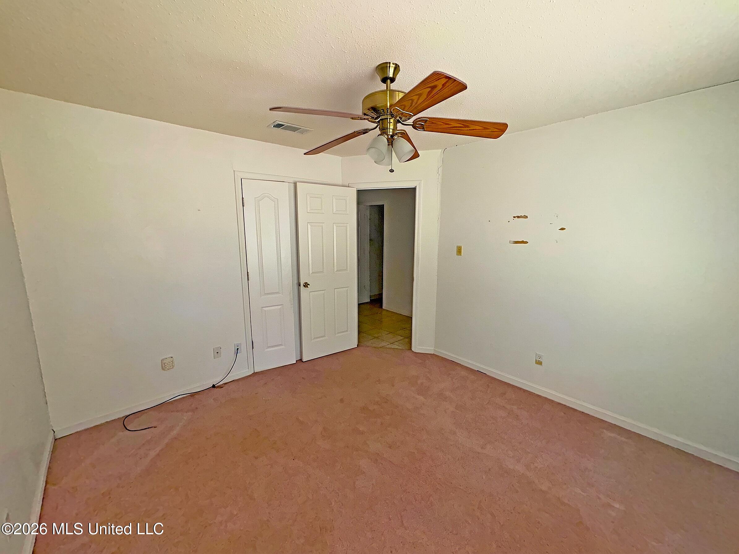911 Edwards Street Property Photo 4