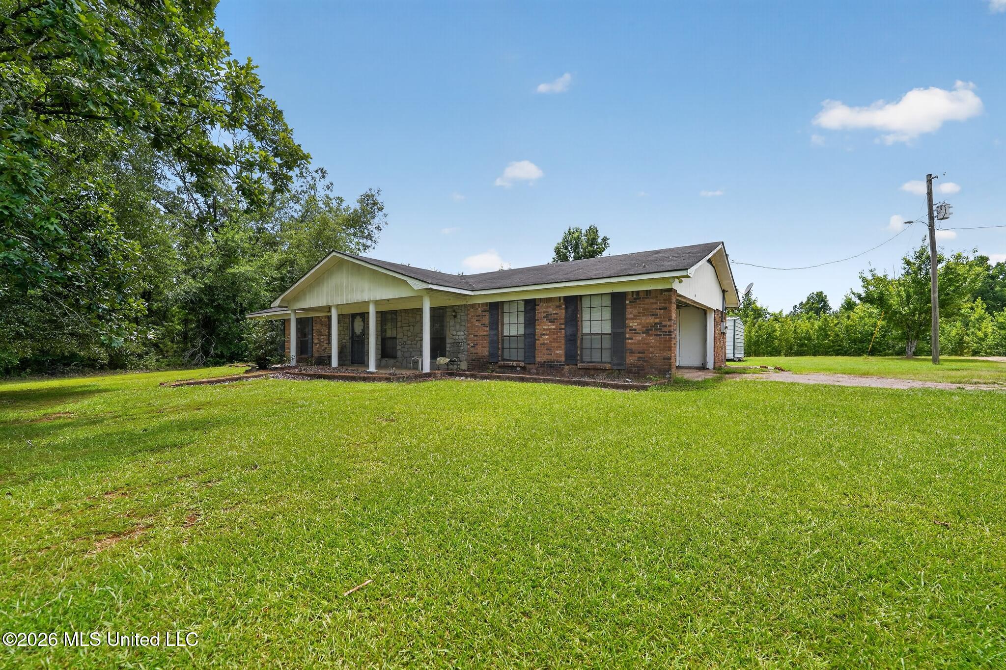 681 Pickens-garnett Road Property Photo 1