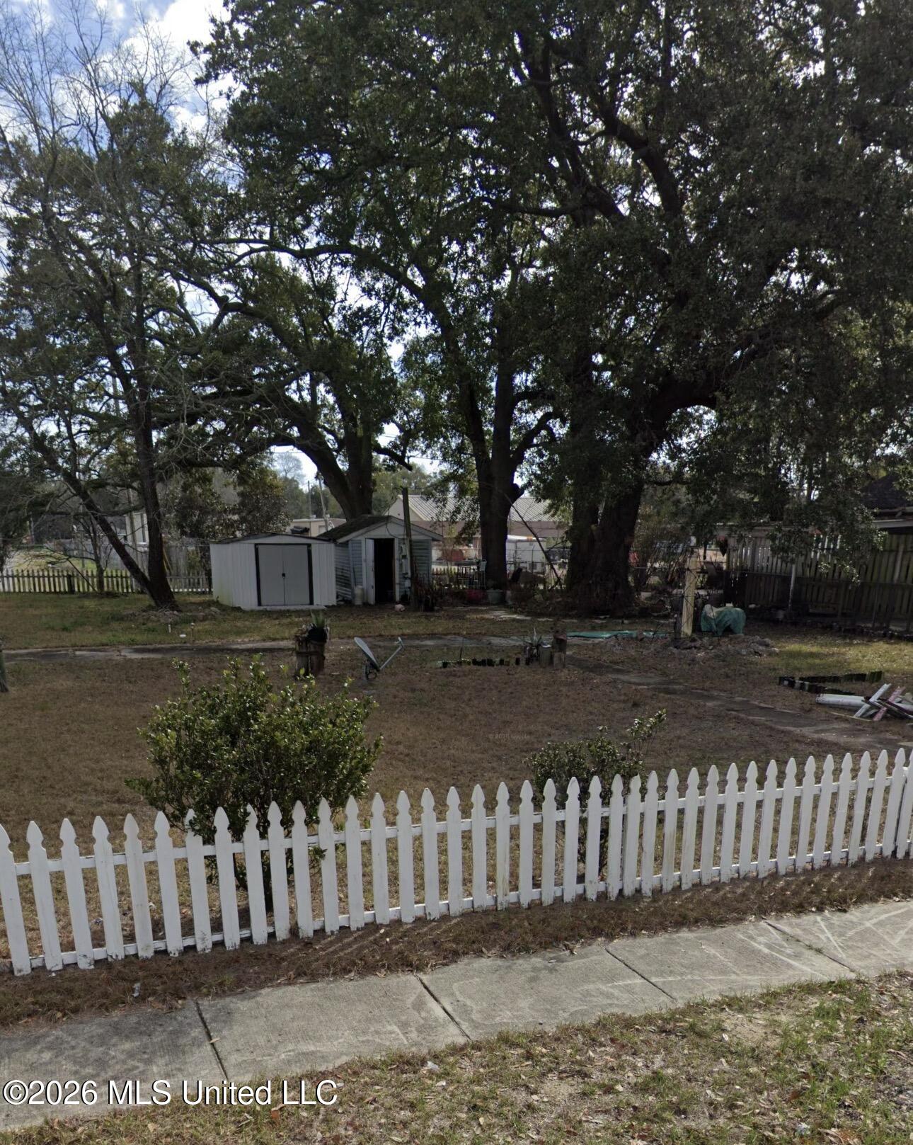 1720 Eastward Drive Property Photo 1