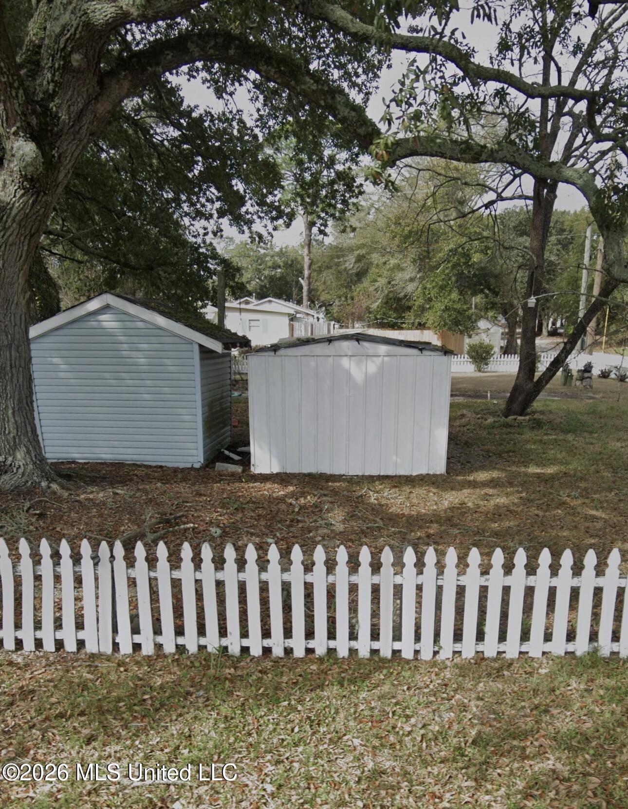 1720 Eastward Drive Property Photo 2