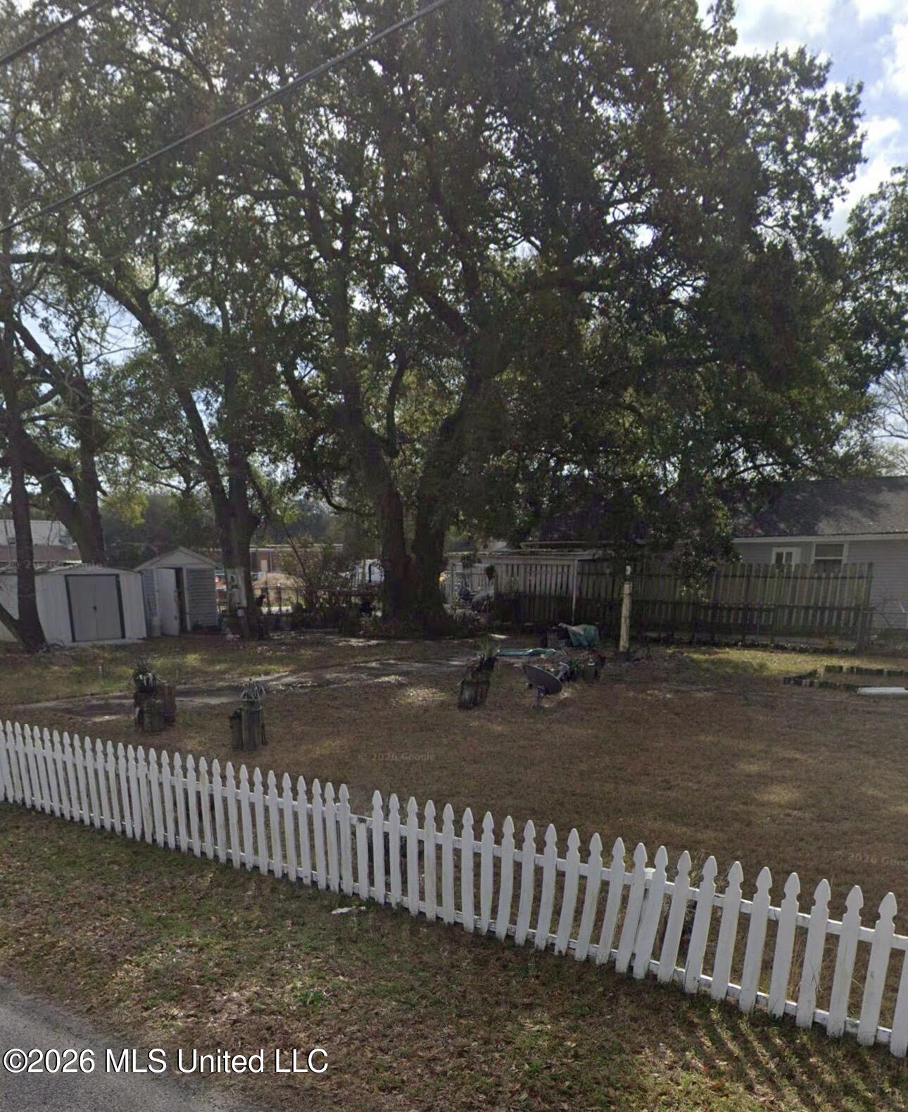 1720 Eastward Drive Property Photo 4