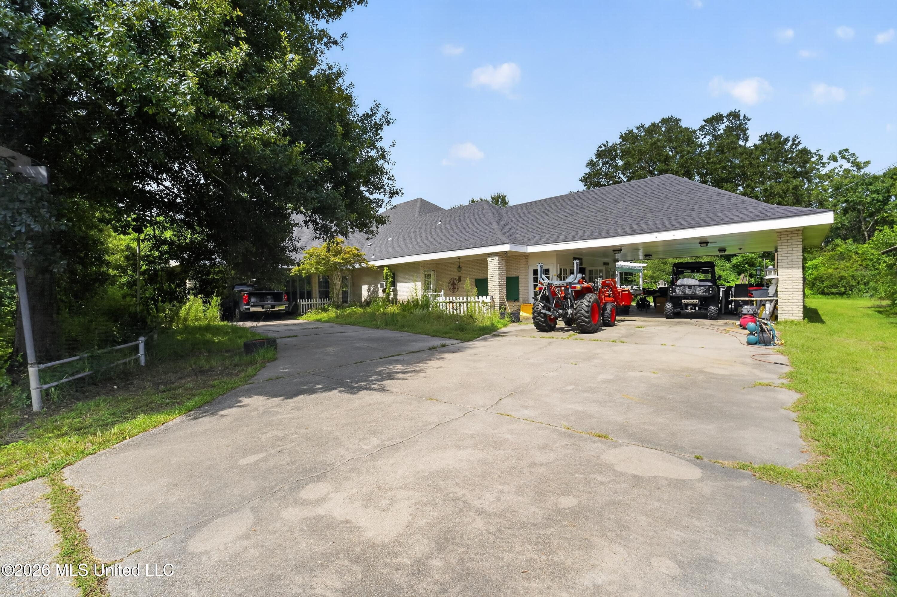 168 Davis Road Property Photo 1