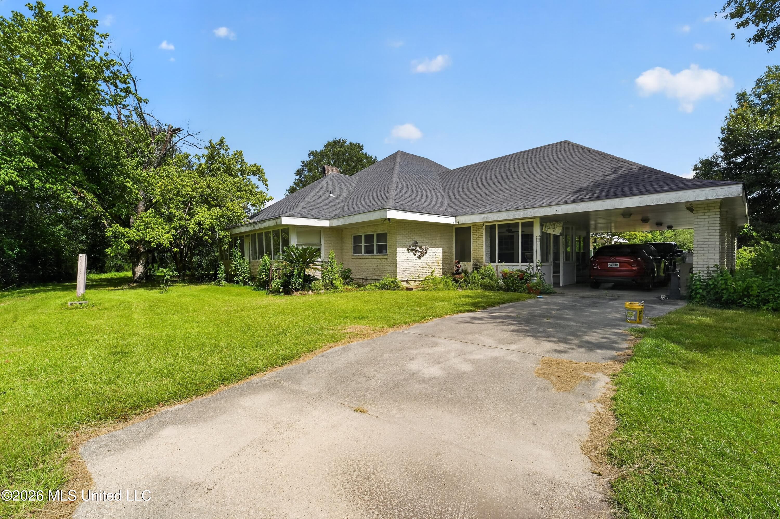 168 Davis Road Property Photo 2