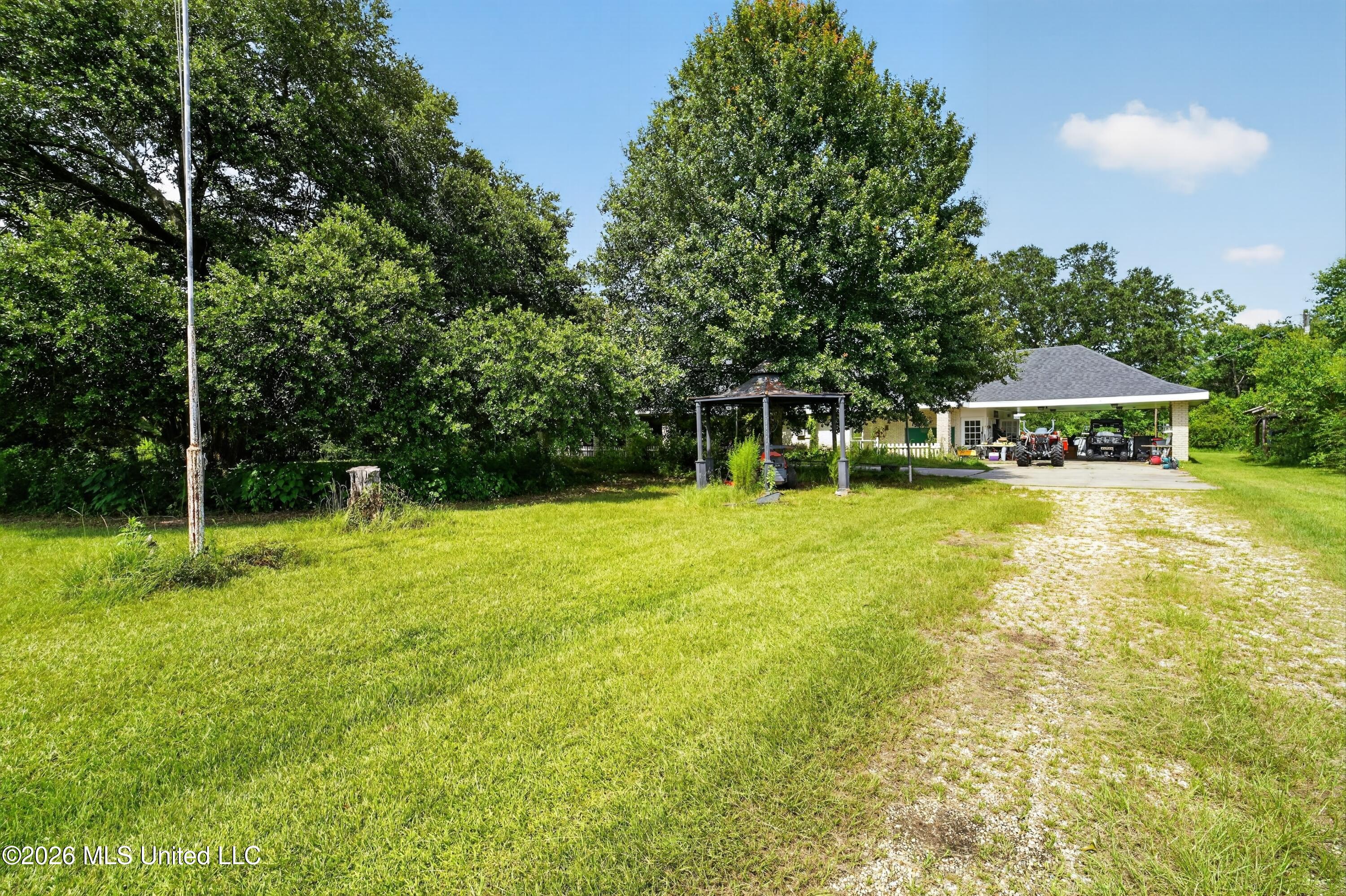 168 Davis Road Property Photo 3