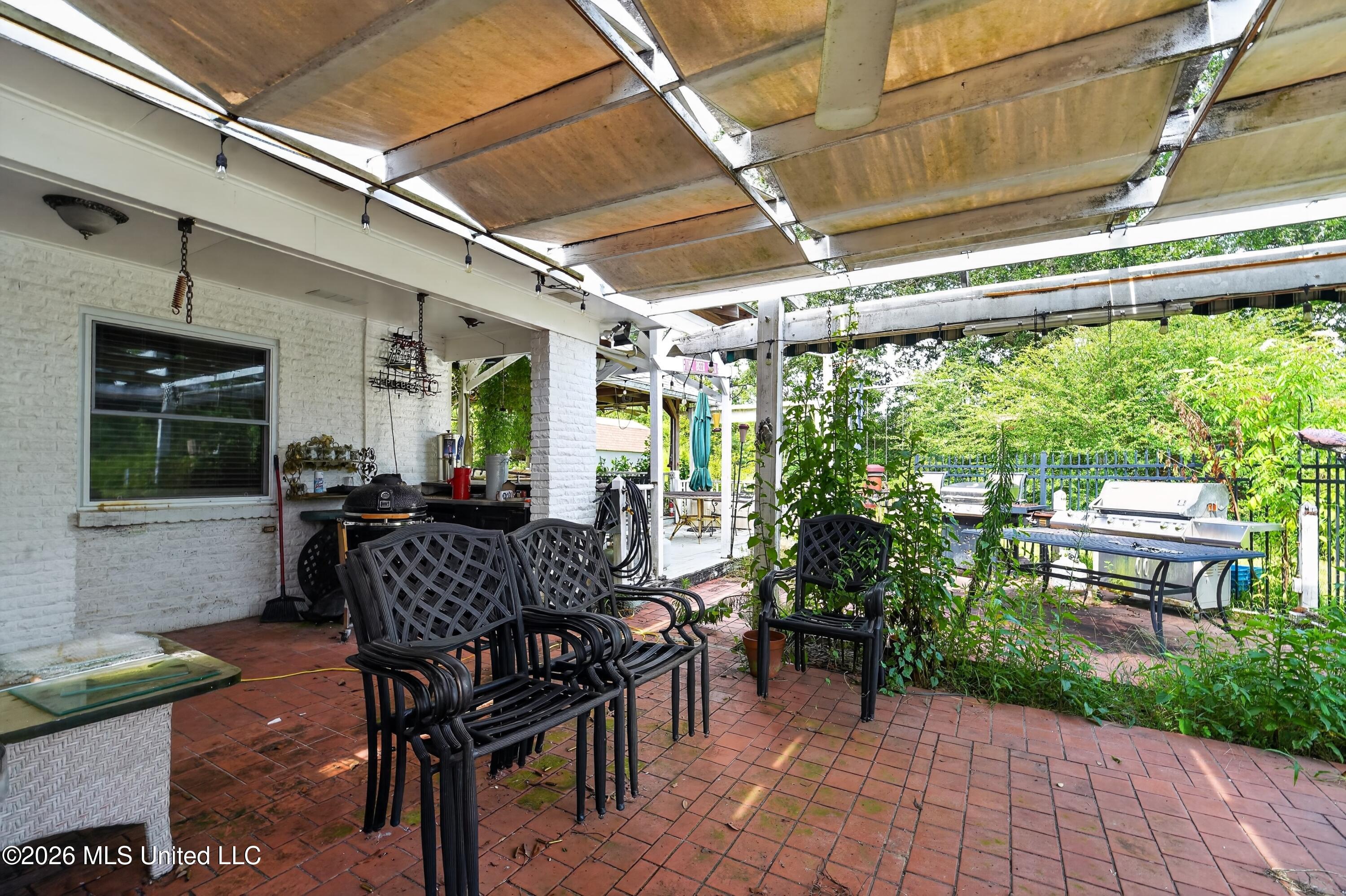 168 Davis Road Property Photo 14