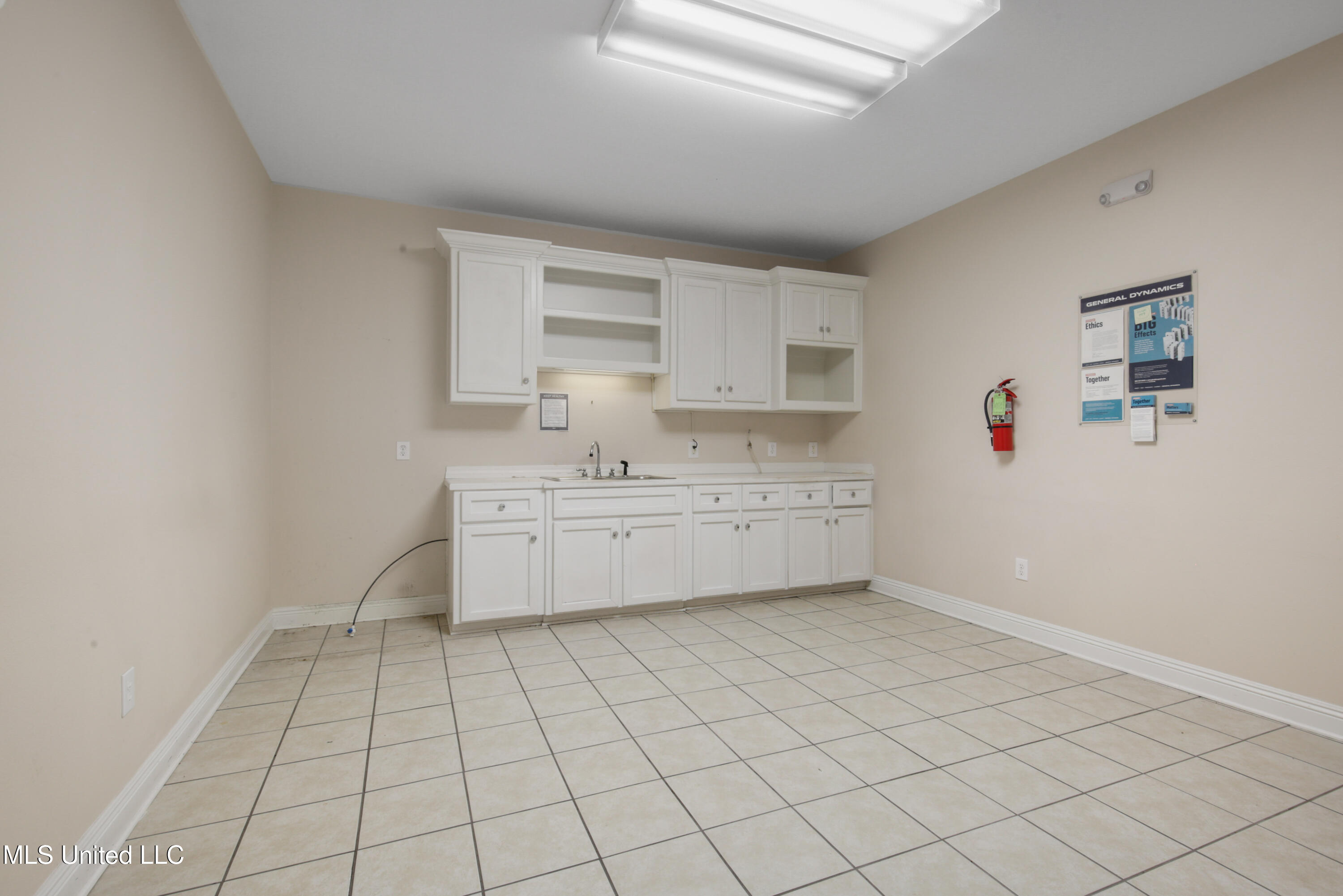 294 Thames Avenue Property Photo 8