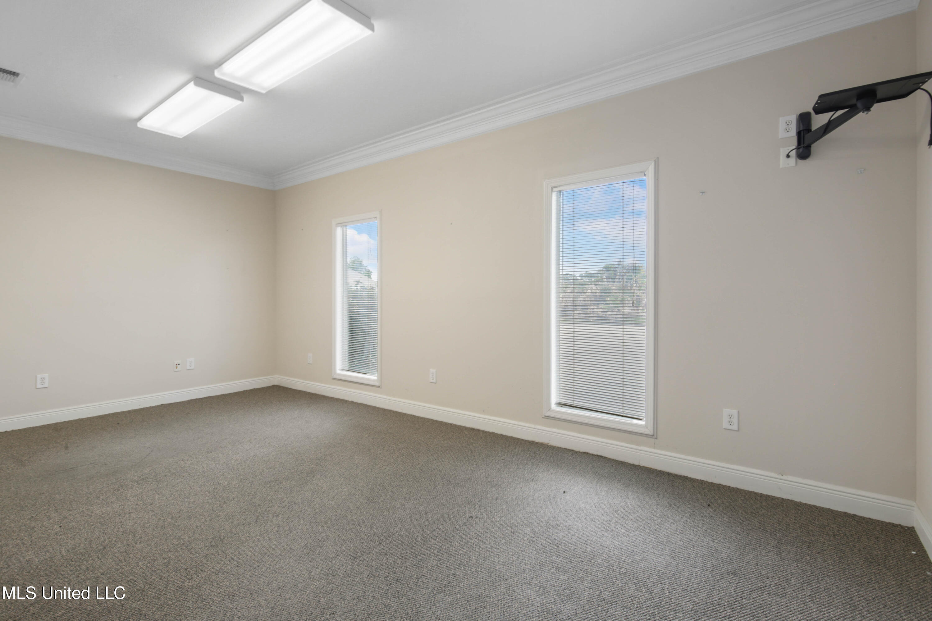 294 Thames Avenue Property Photo 10