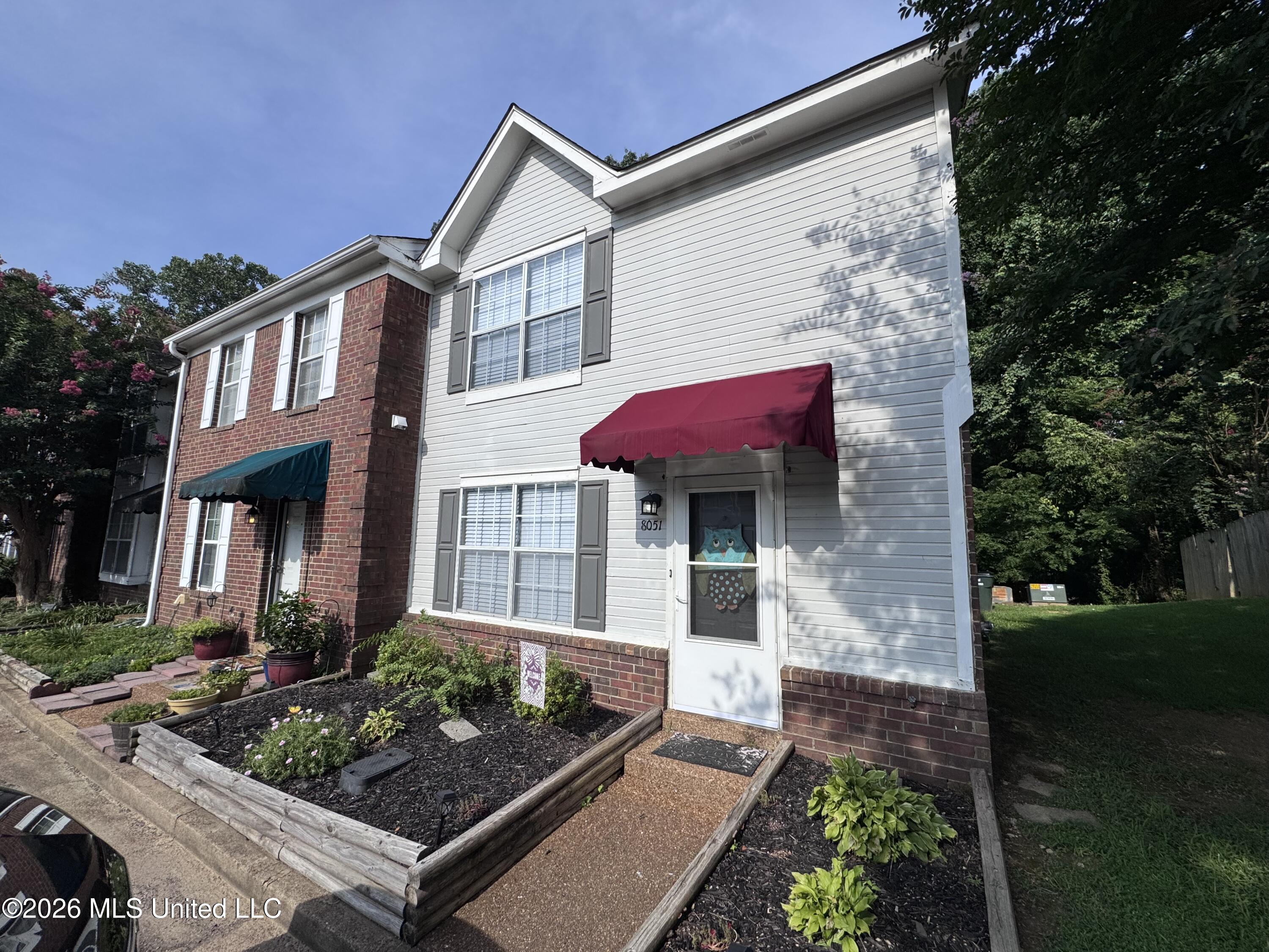 8051 W Creekwood Circle Property Photo 1