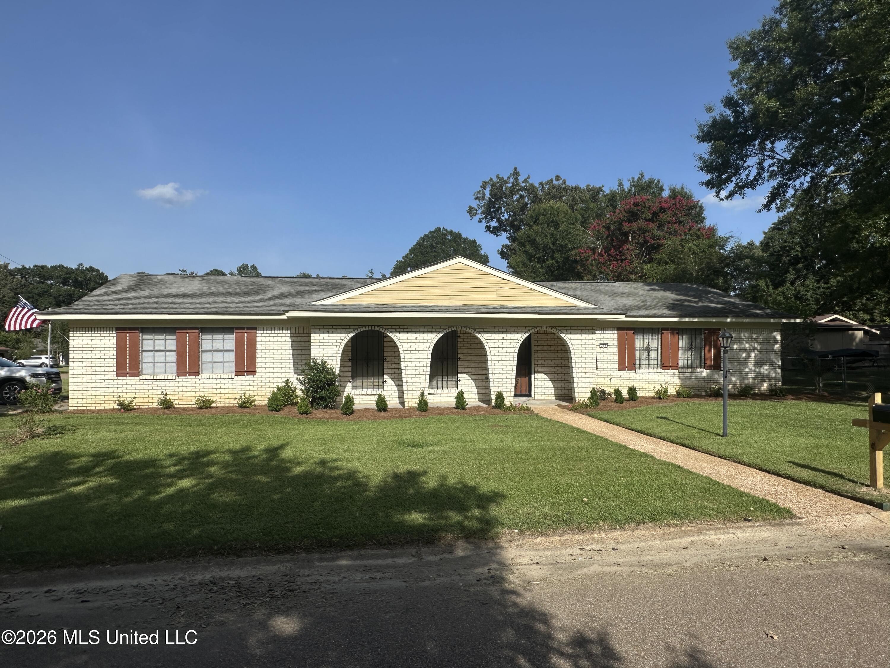205 Stewart Circle Property Photo 1