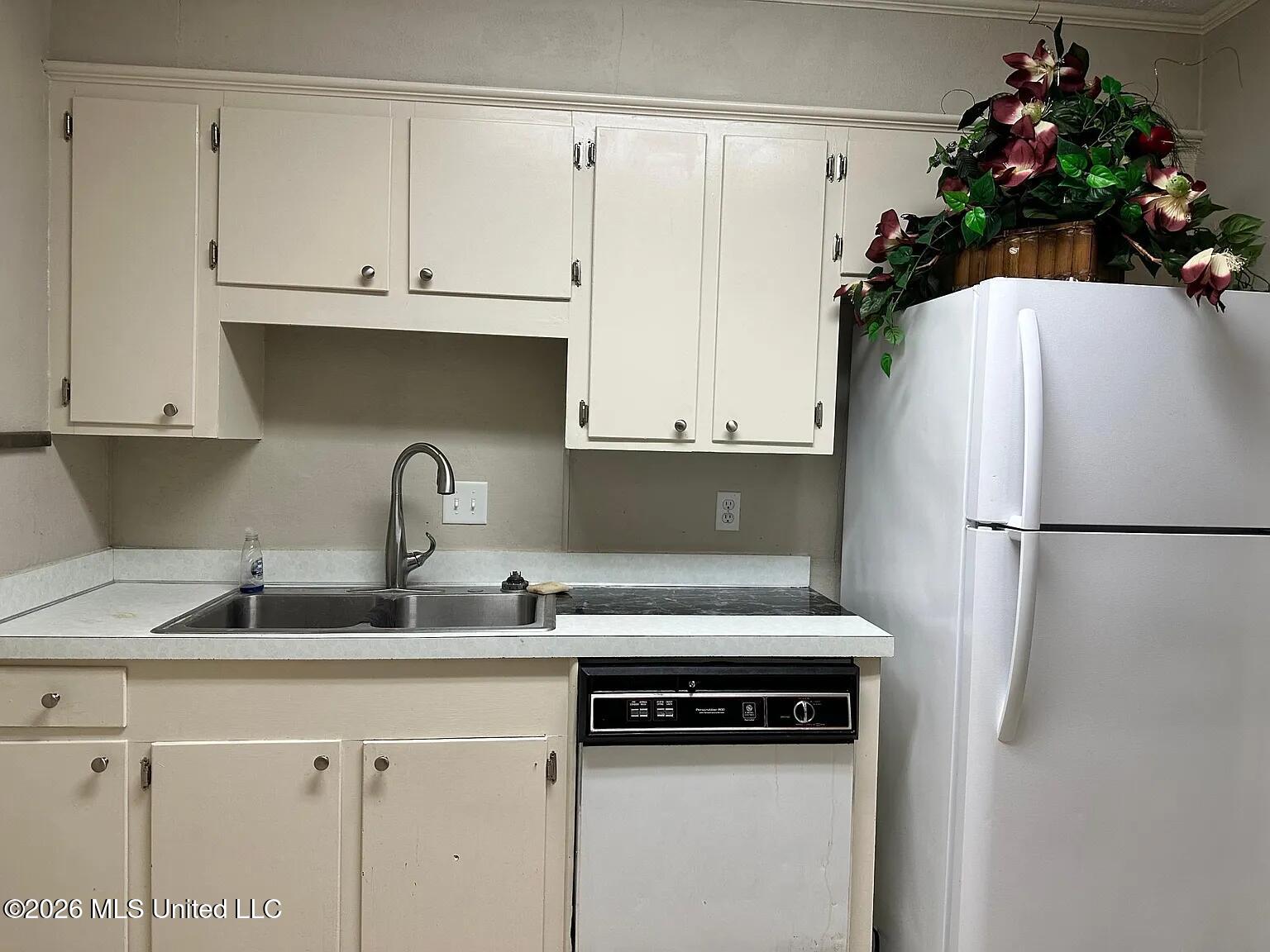 5847-49 Old Canton Road Property Photo 3