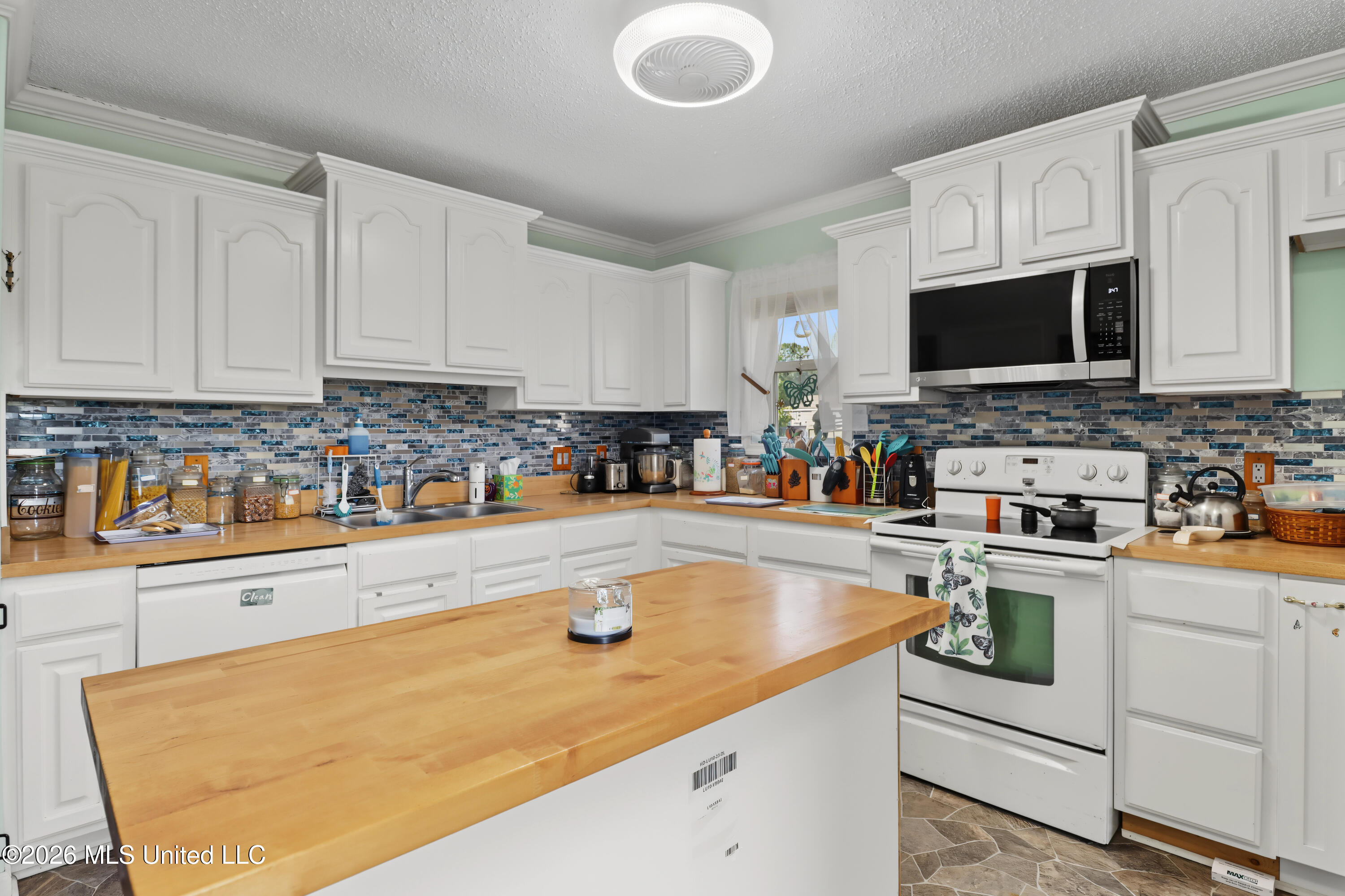 19191 N Clairmonte Street Property Photo 6