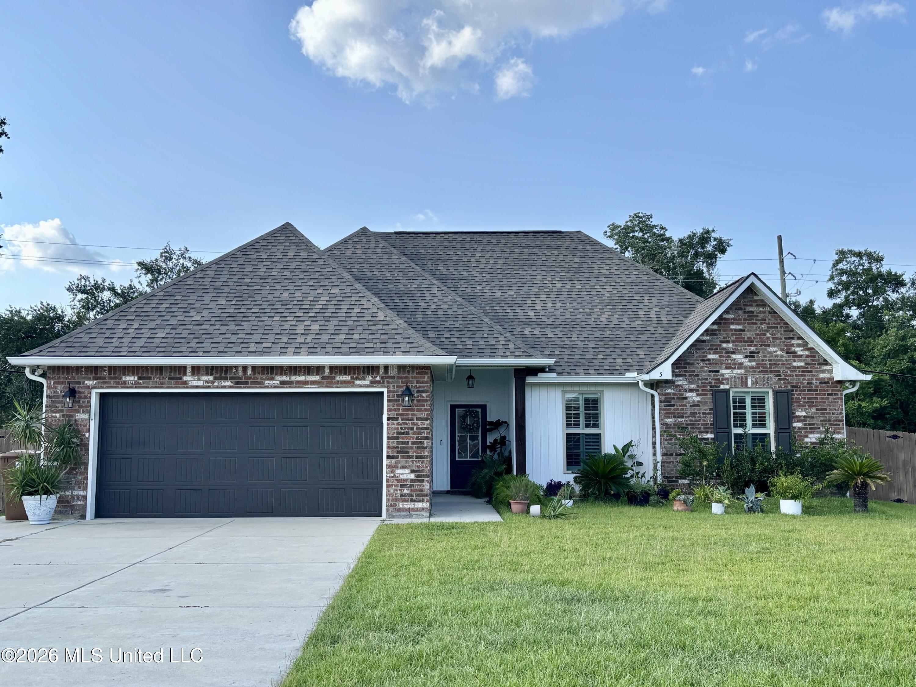 5 Diane Cove