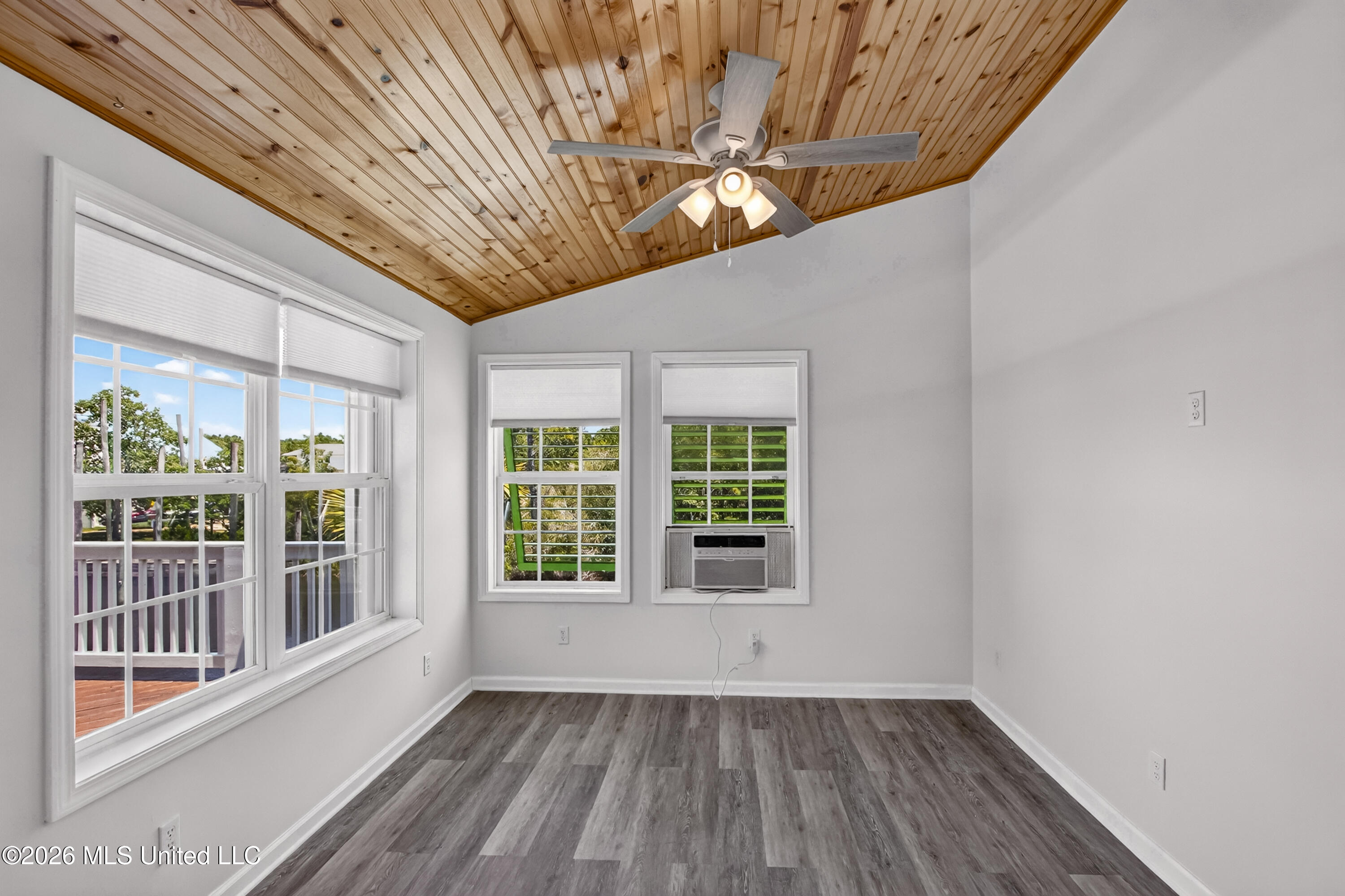 9002 Alabama Street Property Photo 15