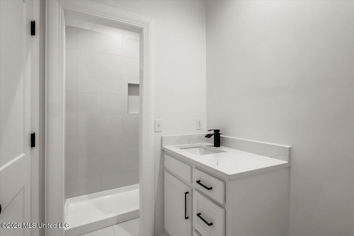 704 Sartoris Cove Property Photo 14