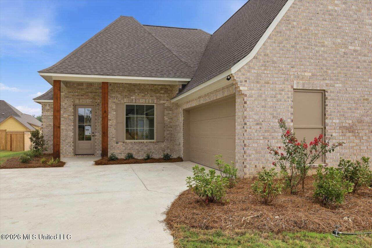 405 Old Maple Cove Property Photo 2