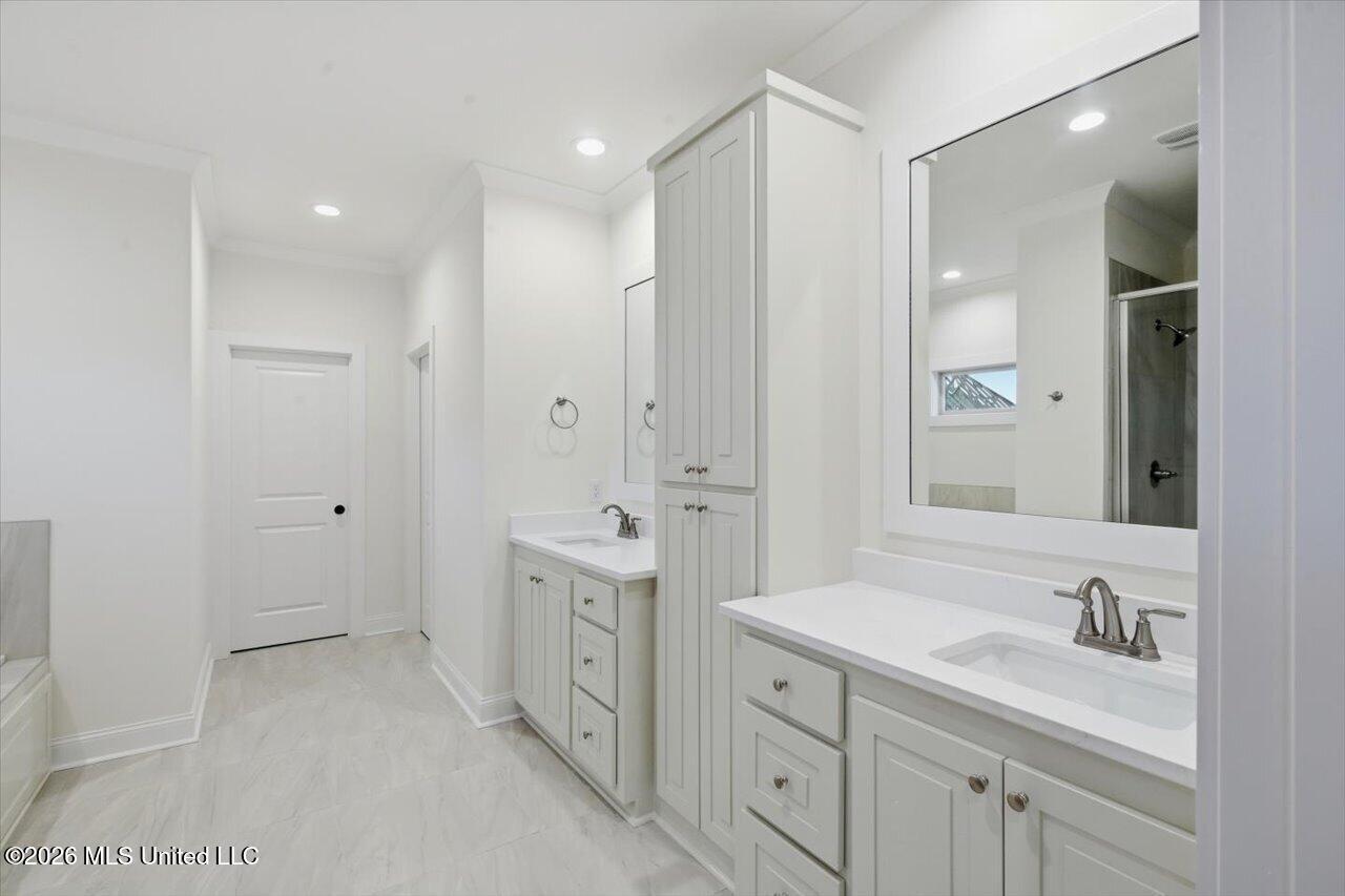 405 Old Maple Cove Property Photo 20