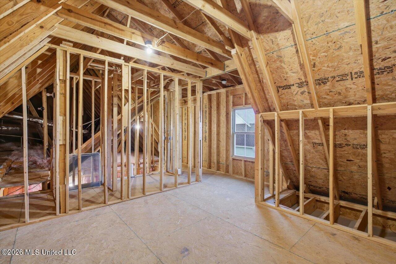 405 Old Maple Cove Property Photo 27