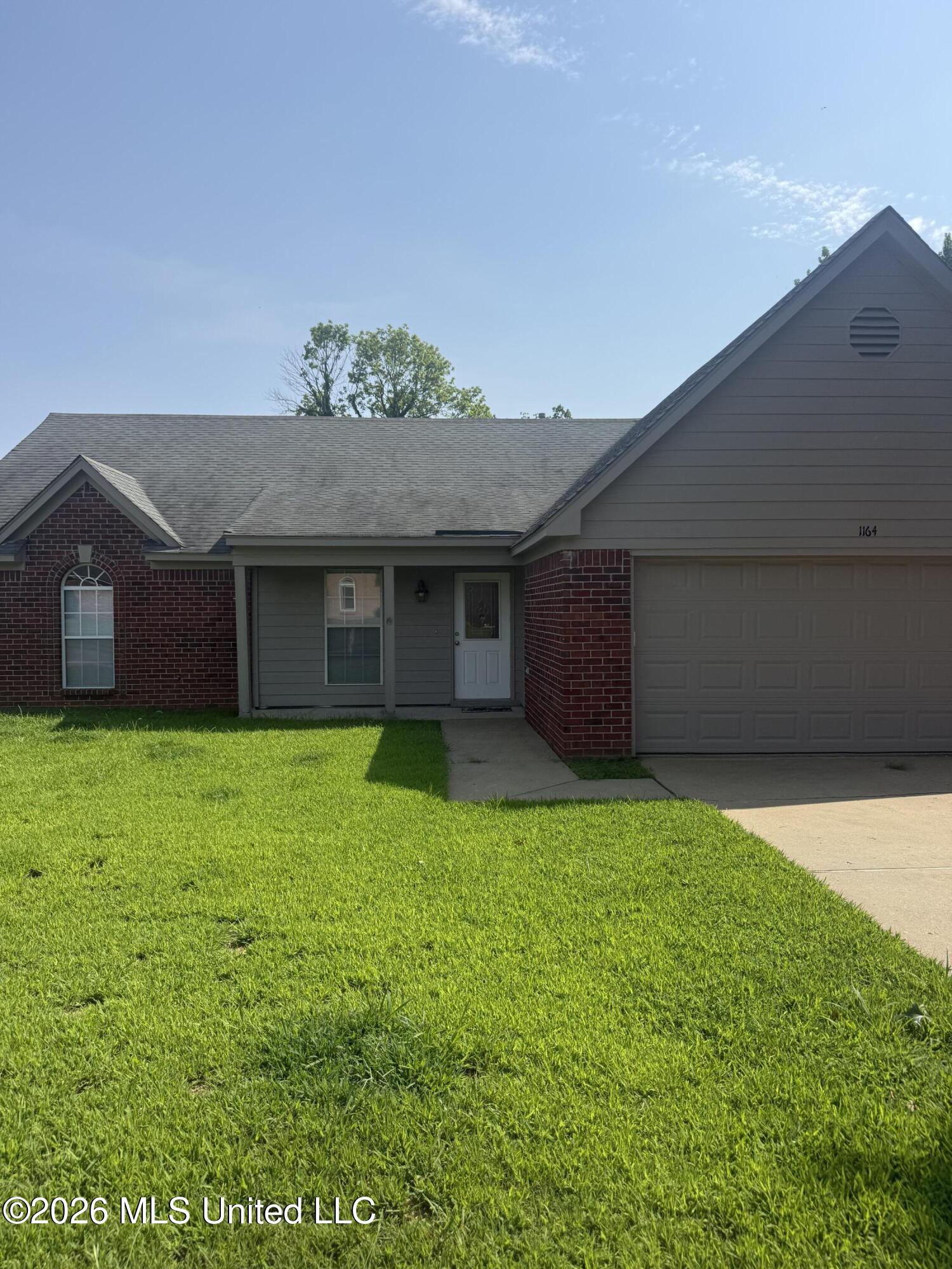 1164 Parkview Circle Property Photo 1