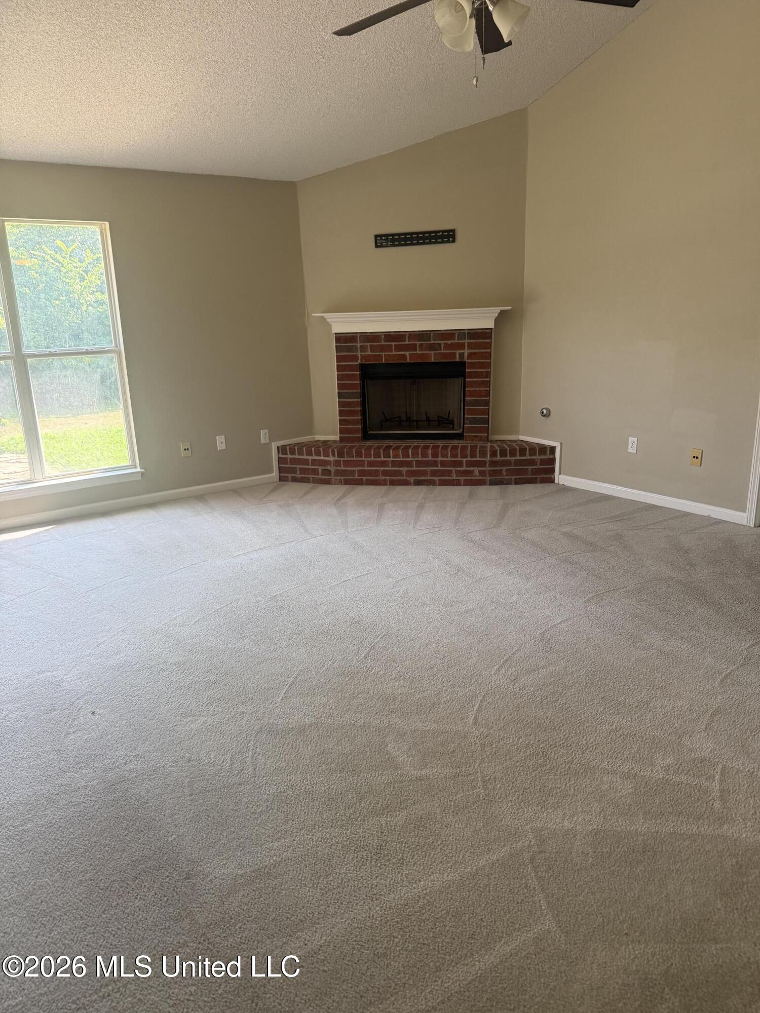 1164 Parkview Circle Property Photo 2