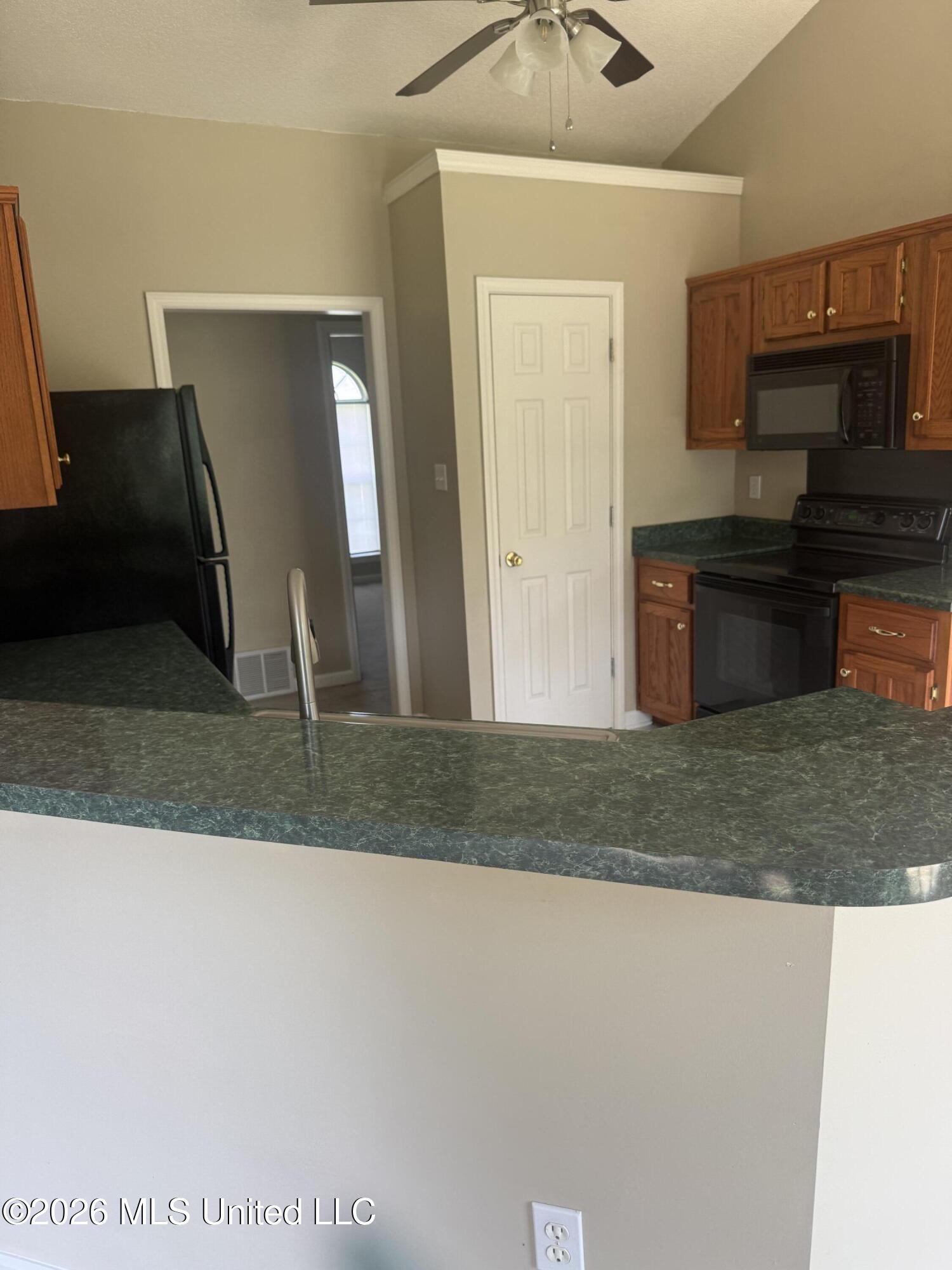1164 Parkview Circle Property Photo 4