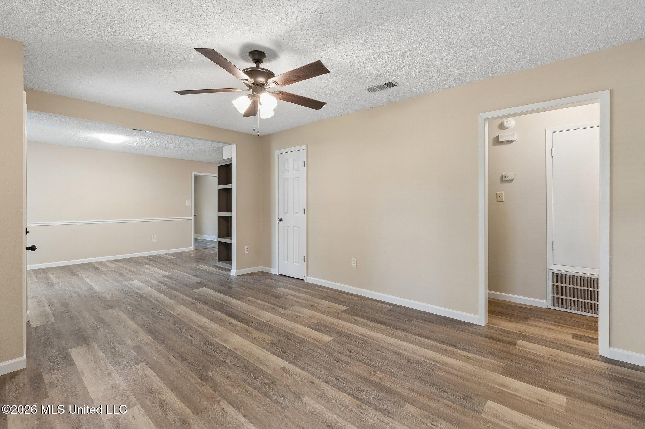9724 Donchester Circle Property Photo 4