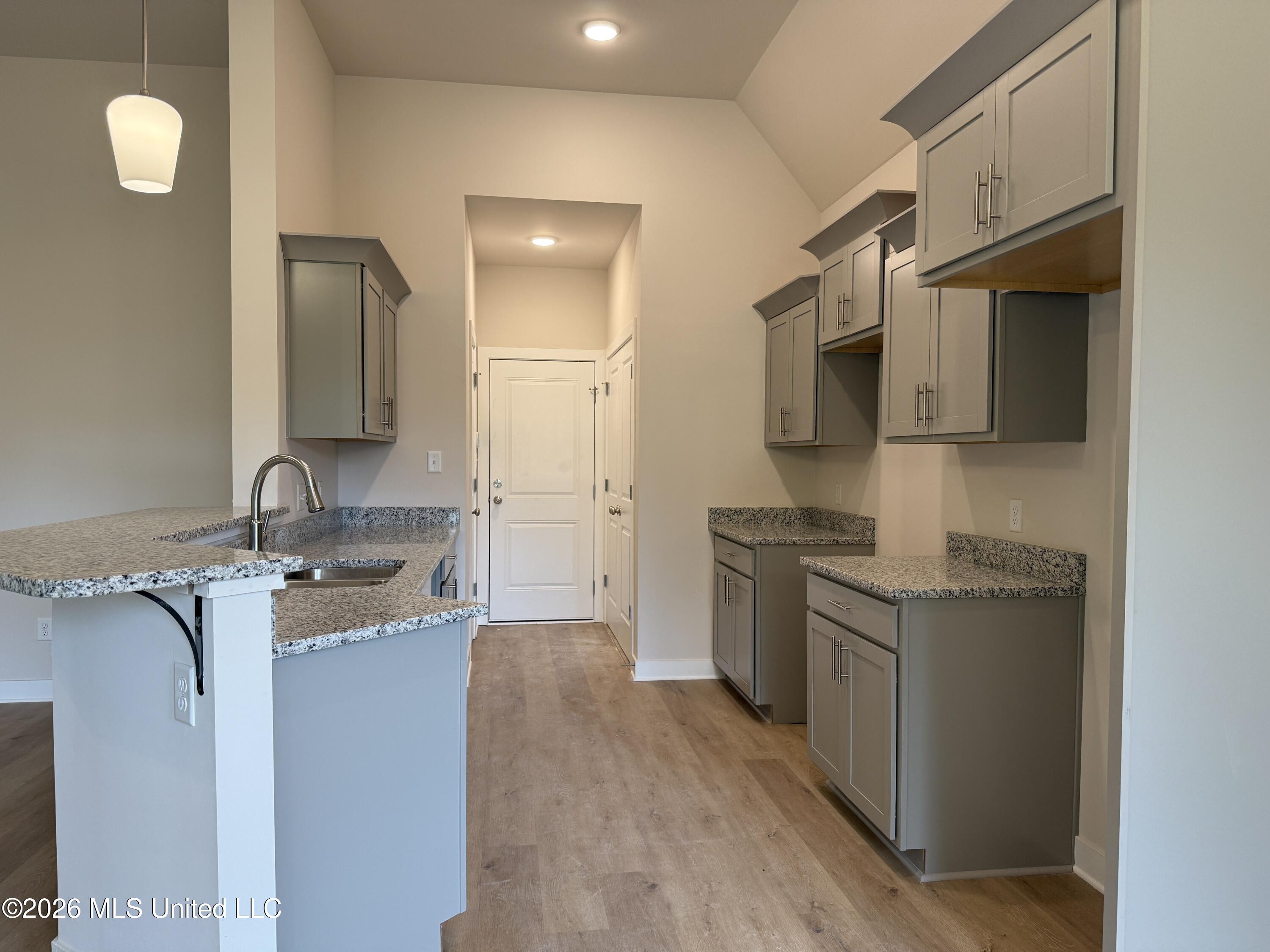 6597 Boxley Pointe Property Photo 3
