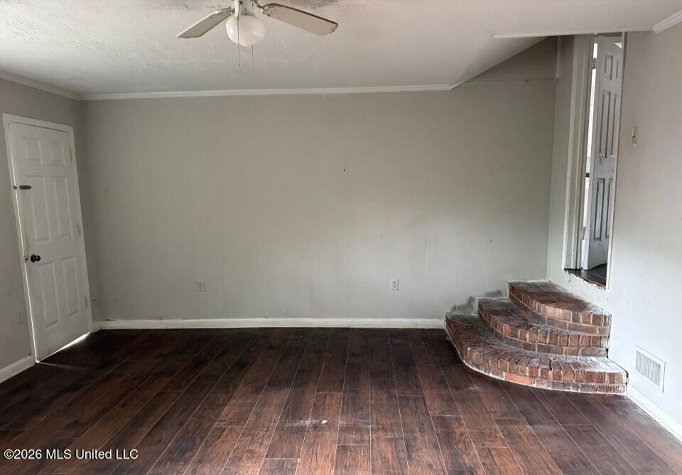 703 Hillmont Drive Property Photo 4