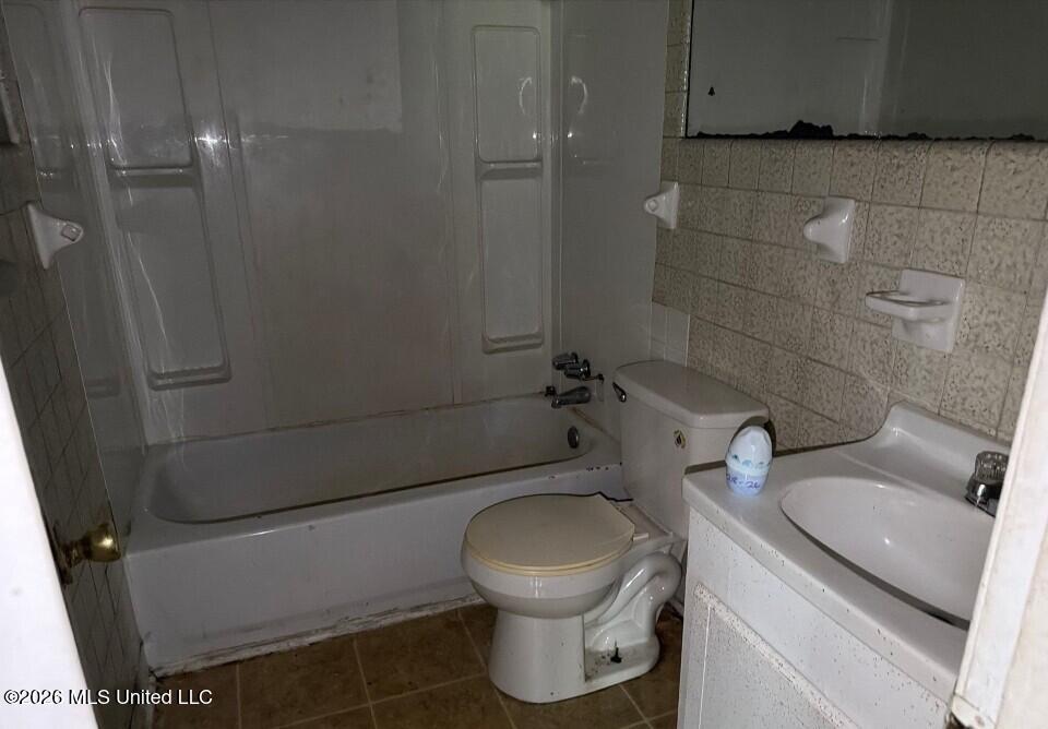703 Hillmont Drive Property Photo 12