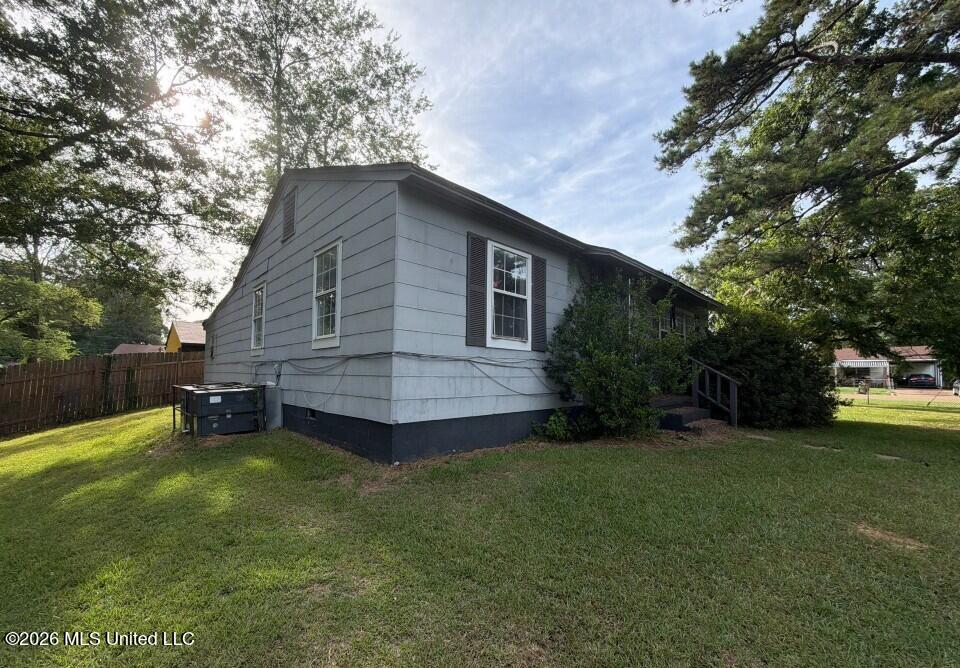 703 Hillmont Drive Property Photo 13