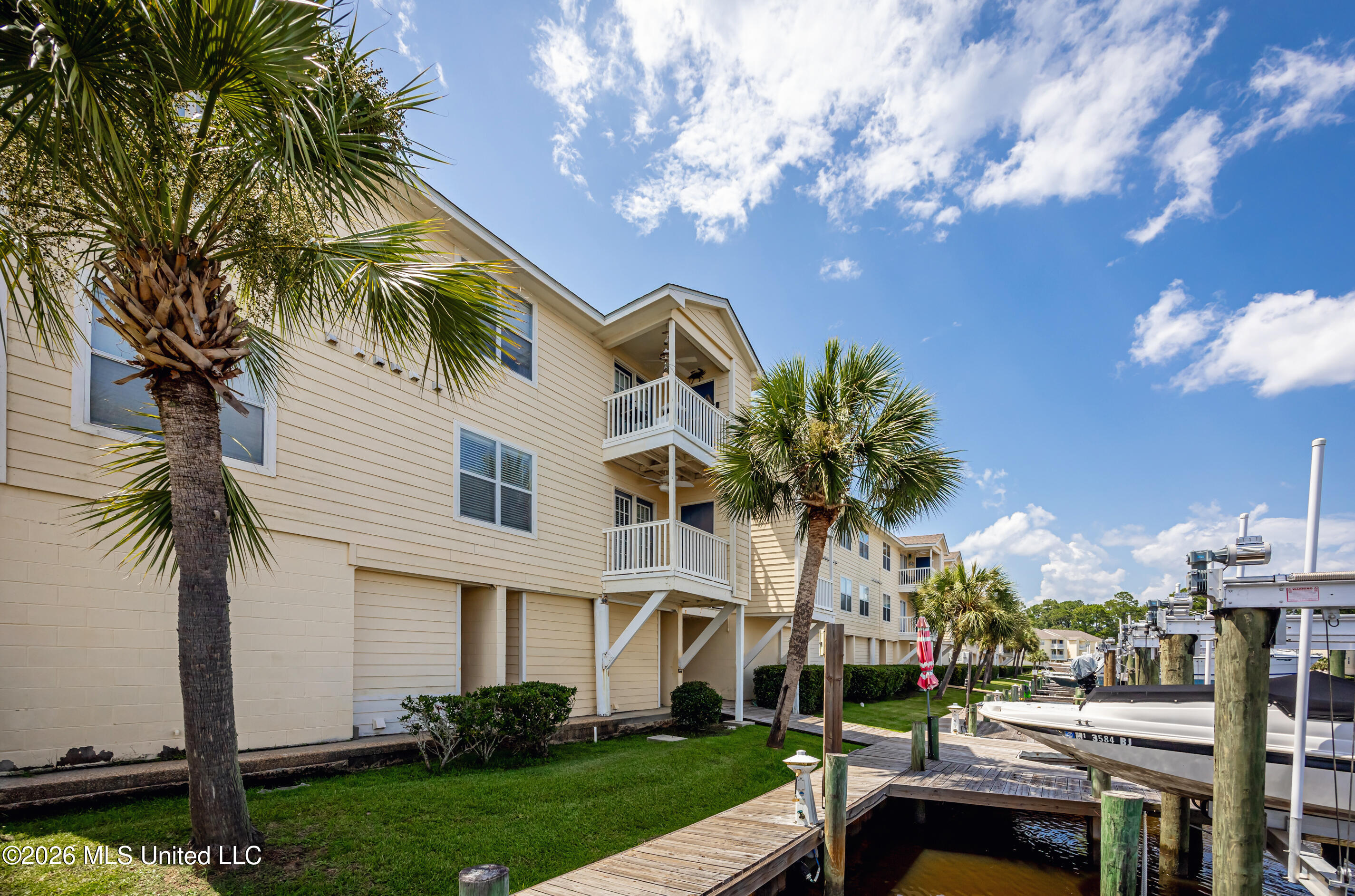 2421 Beachview Drive Property Photo 1