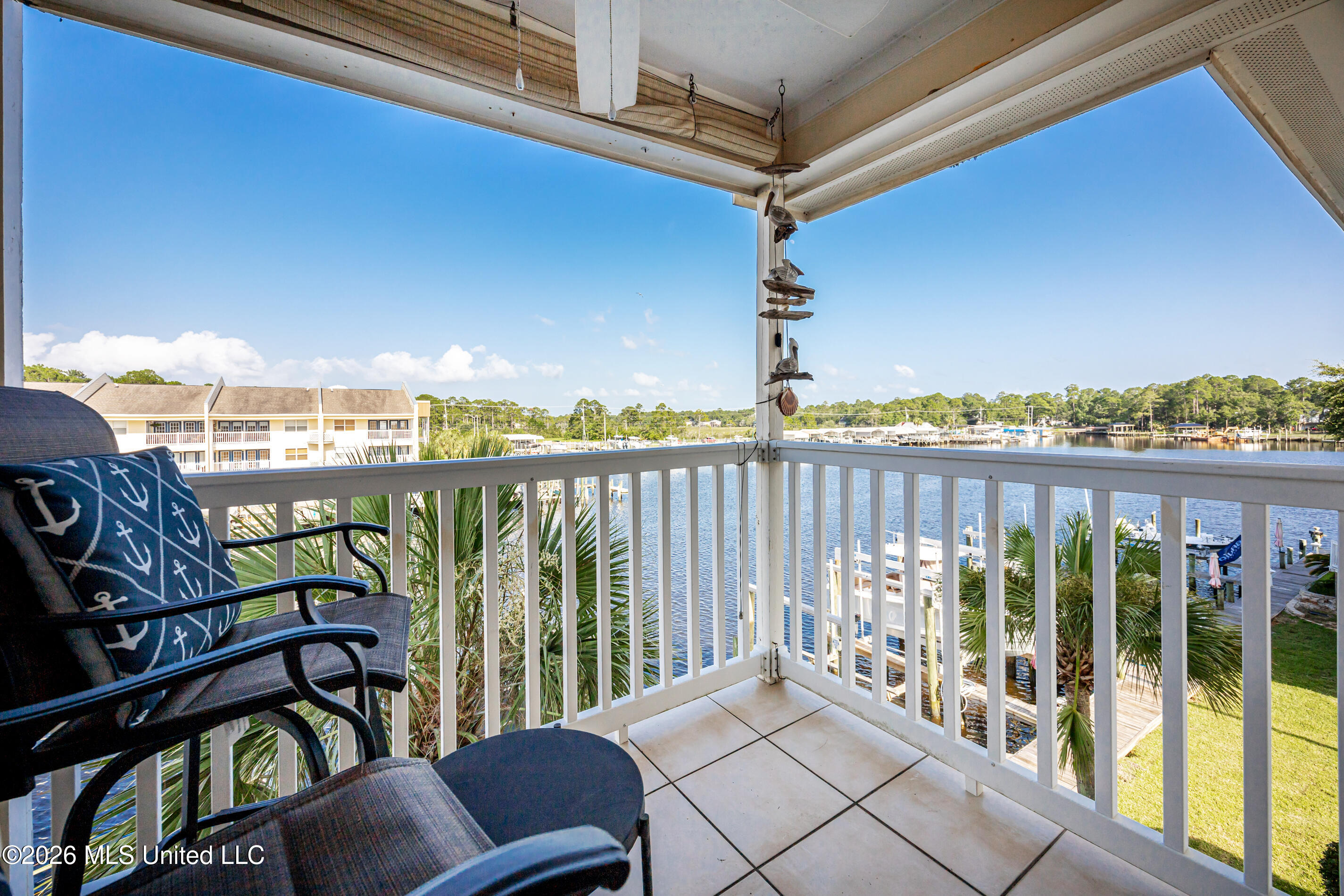 2421 Beachview Drive Property Photo 3